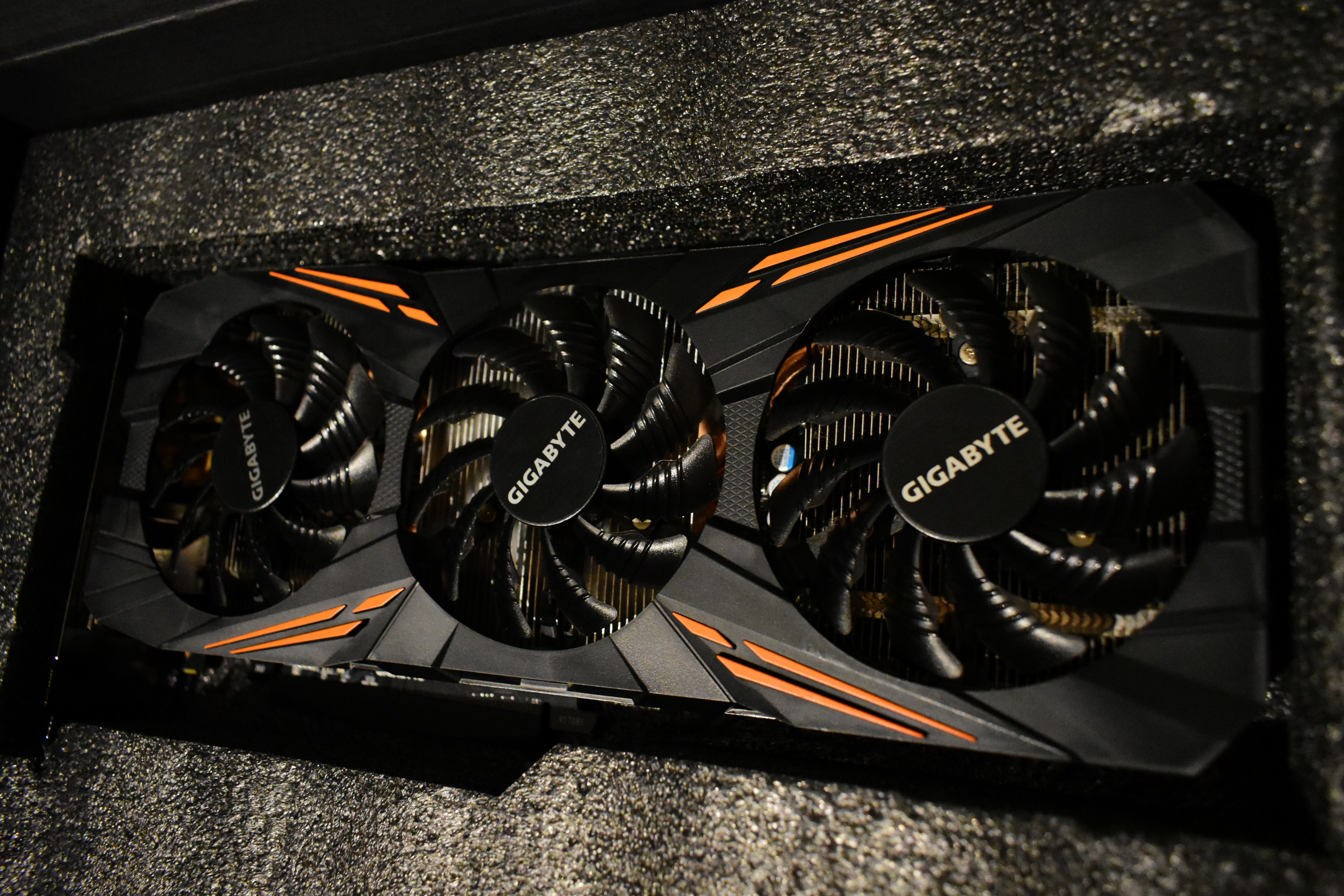 GIGABYTE G1 GAMING GTX1070 8G OC 8K Display - photo 2