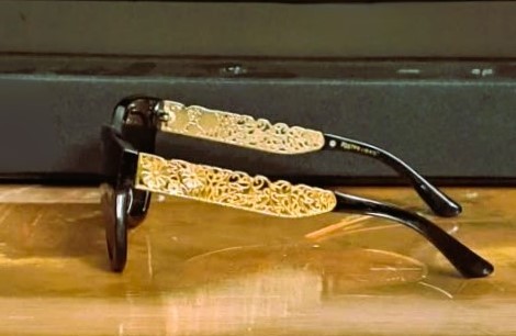 Foster Grant Black & Gold Filigree Metal Temple Sunglasses - photo 4