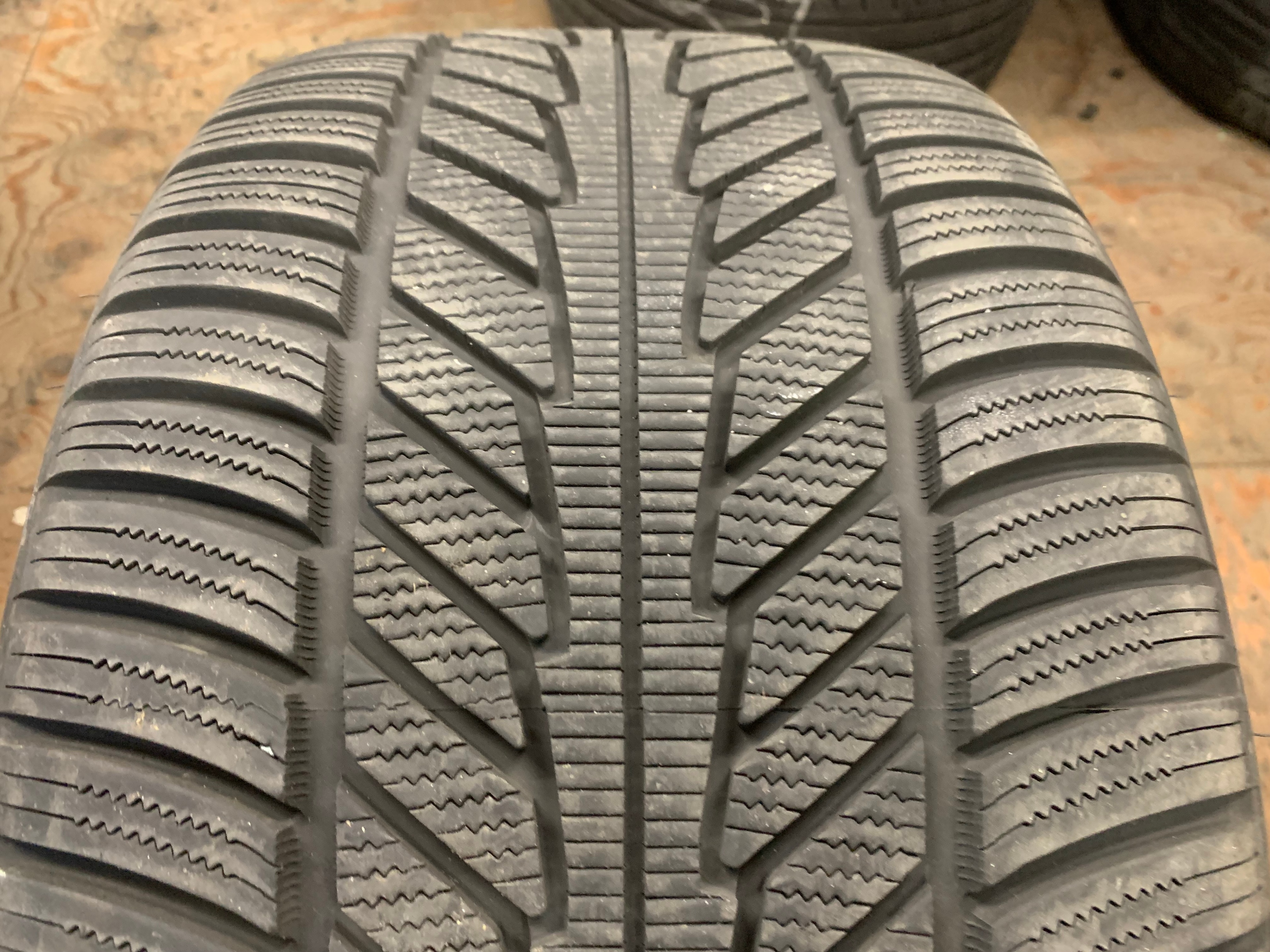 1 X single 305/30/21 M+S Hankook Ion I*Cept EV with 98% tread - photo 3