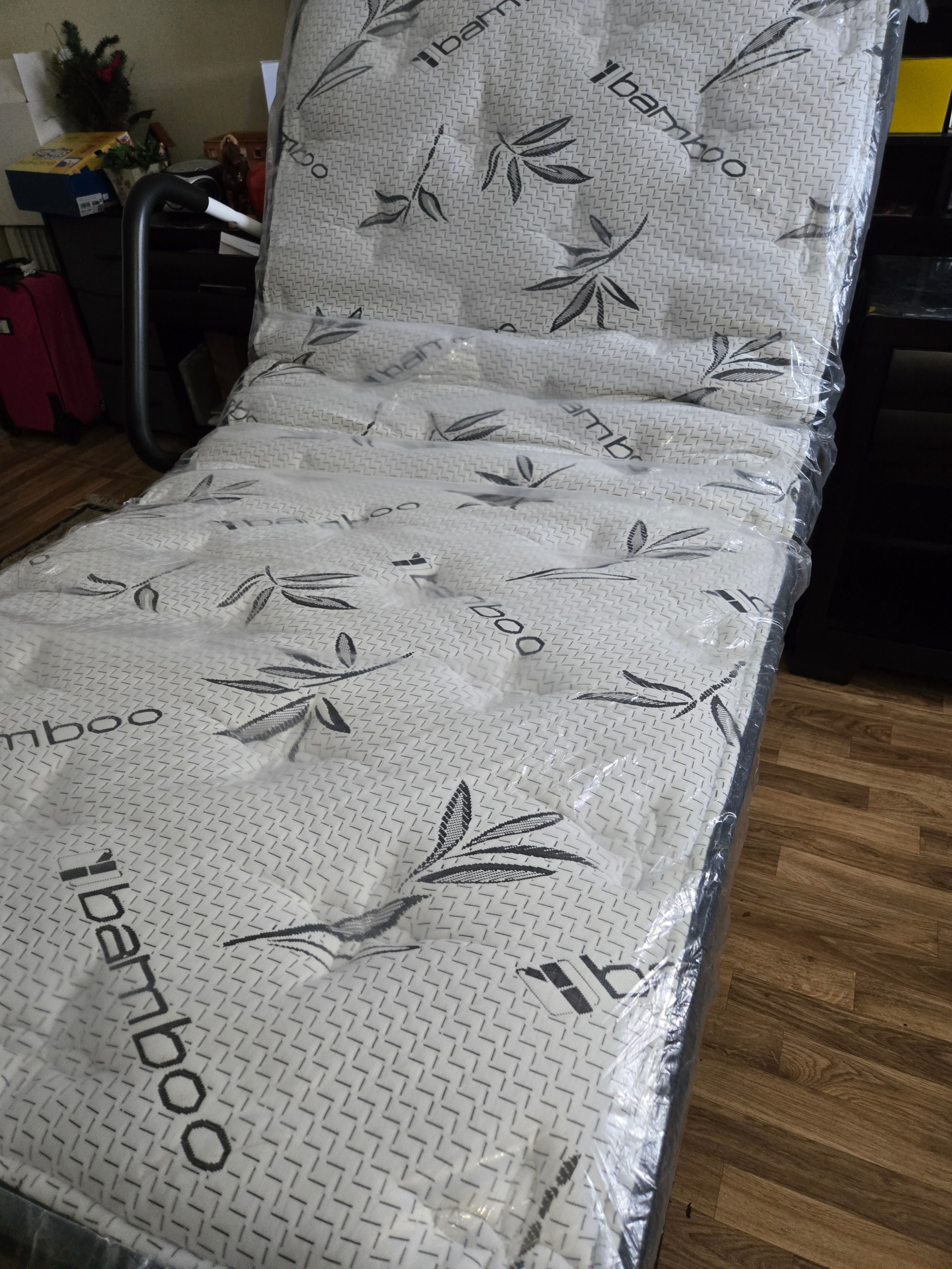 Adjustable Bed/Massager/2 USB ports/XL TWIN mattress