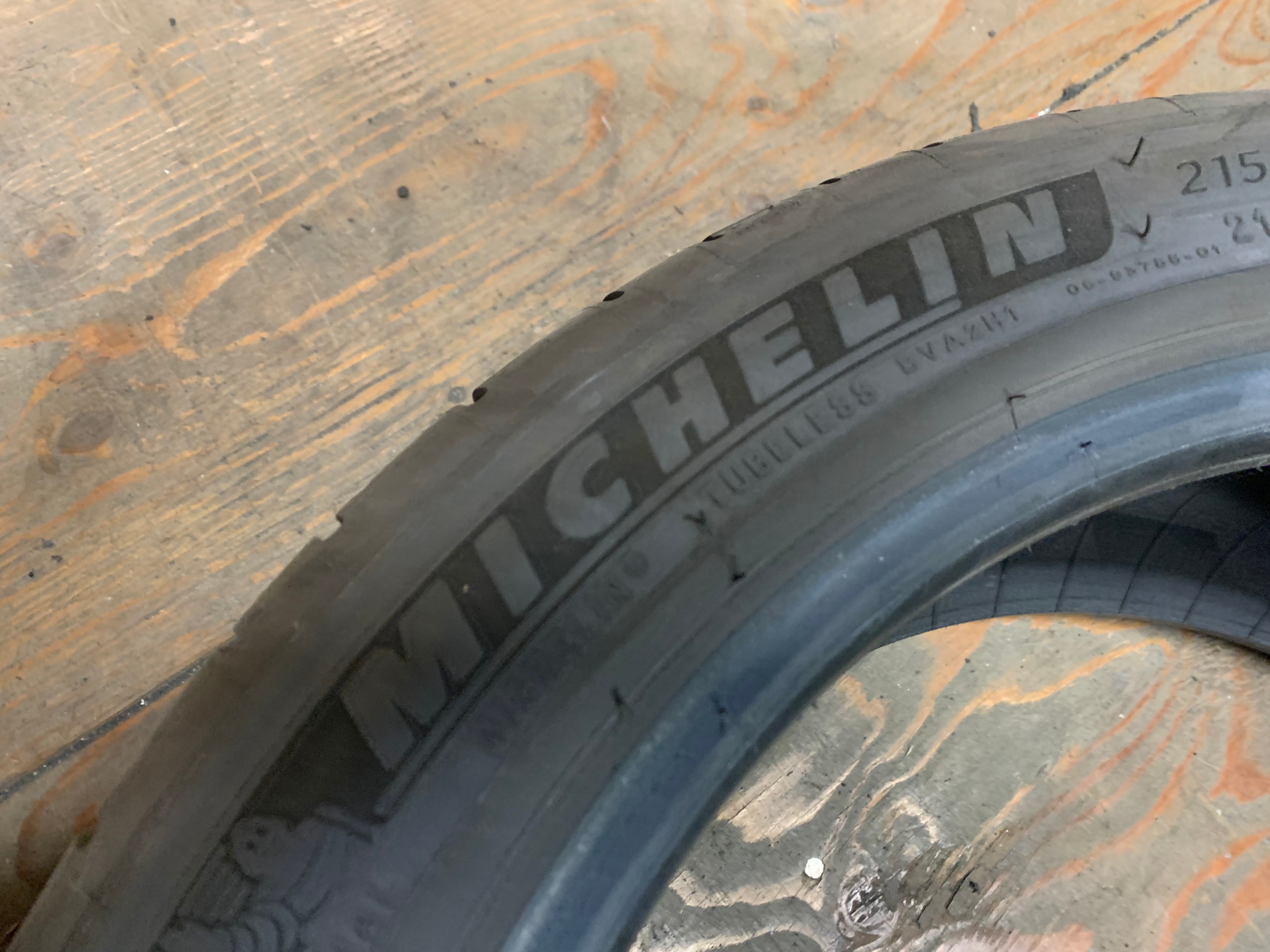 PAIR of 215/45/17 91Y XL M+S Michelin Pilot AS4 with 80/90% - photo 4