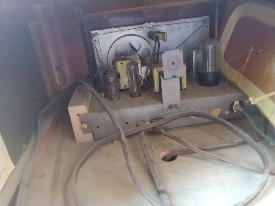 1950's CANADIAN MARCONI HOME ENTERTAINMENT -  MODEL 398 RADIO - photo 3