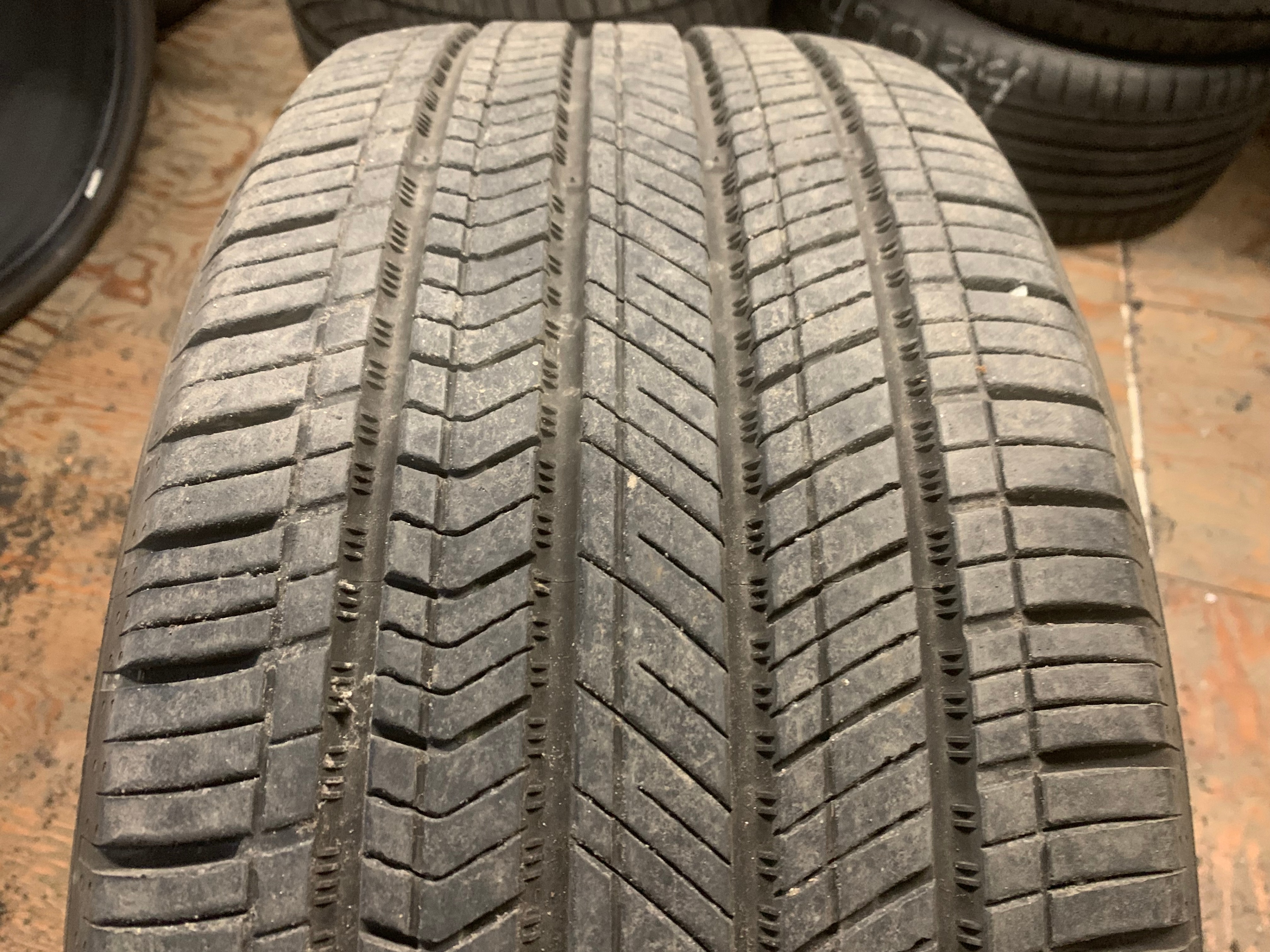 1 X single 255/45/19 M+S Kumho Majesty 9 solus TA91 EV Like New - photo 3