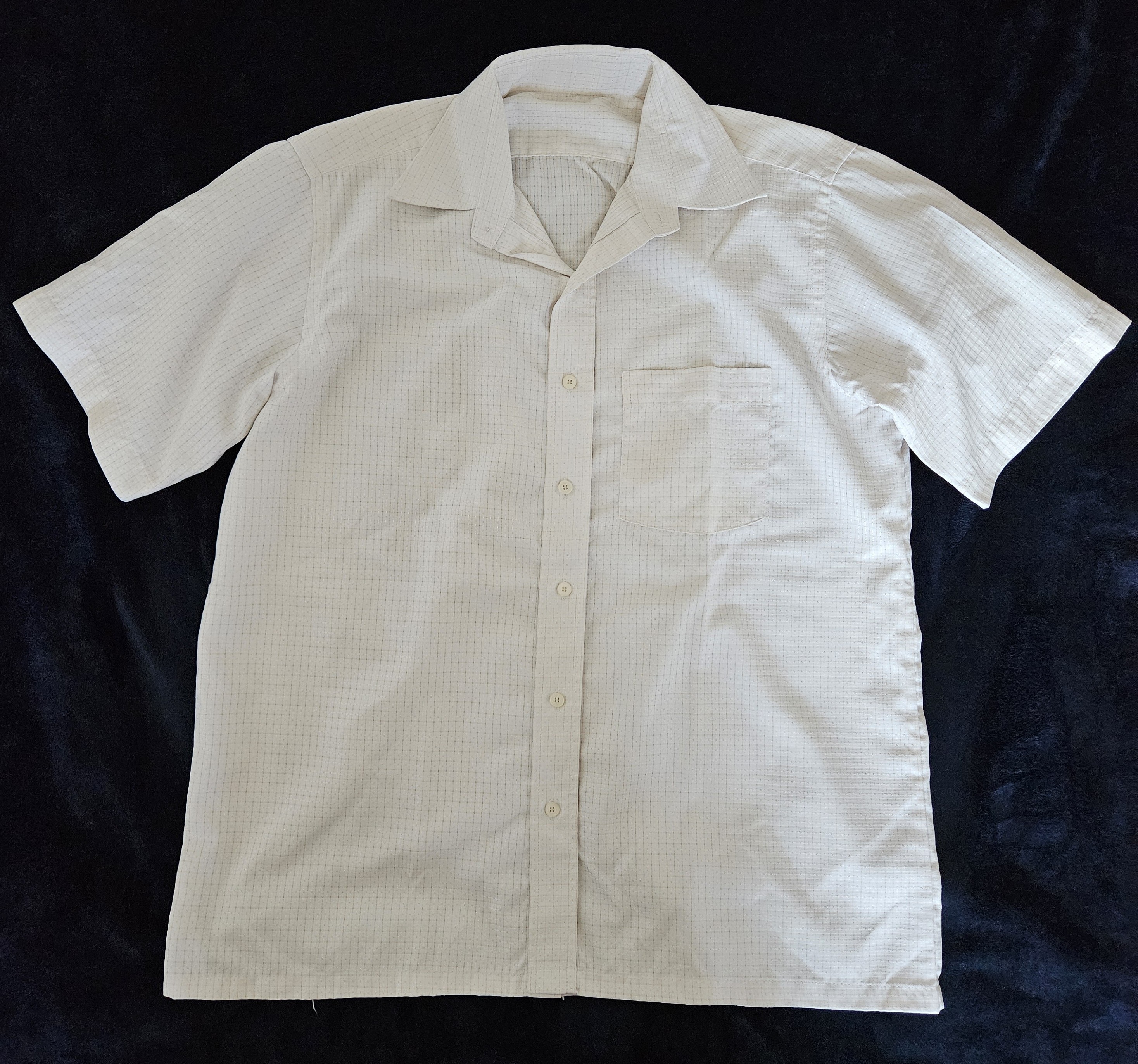 NEW MEN'S SHORT SLEEVE SHIRT (LARGE)
