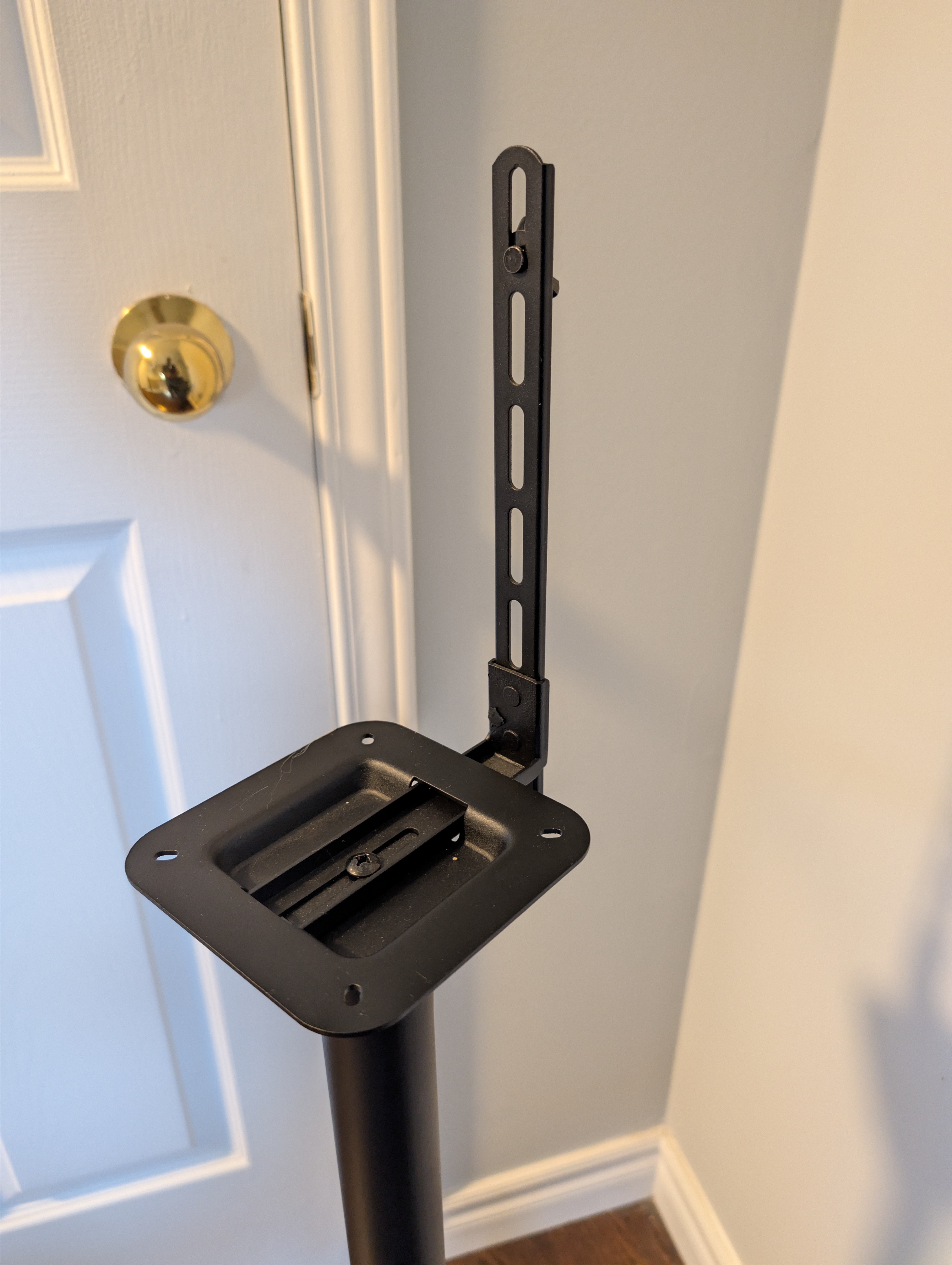 Universal Speaker Stands – 33′′ Tall, Like New, Cable Management - photo 3