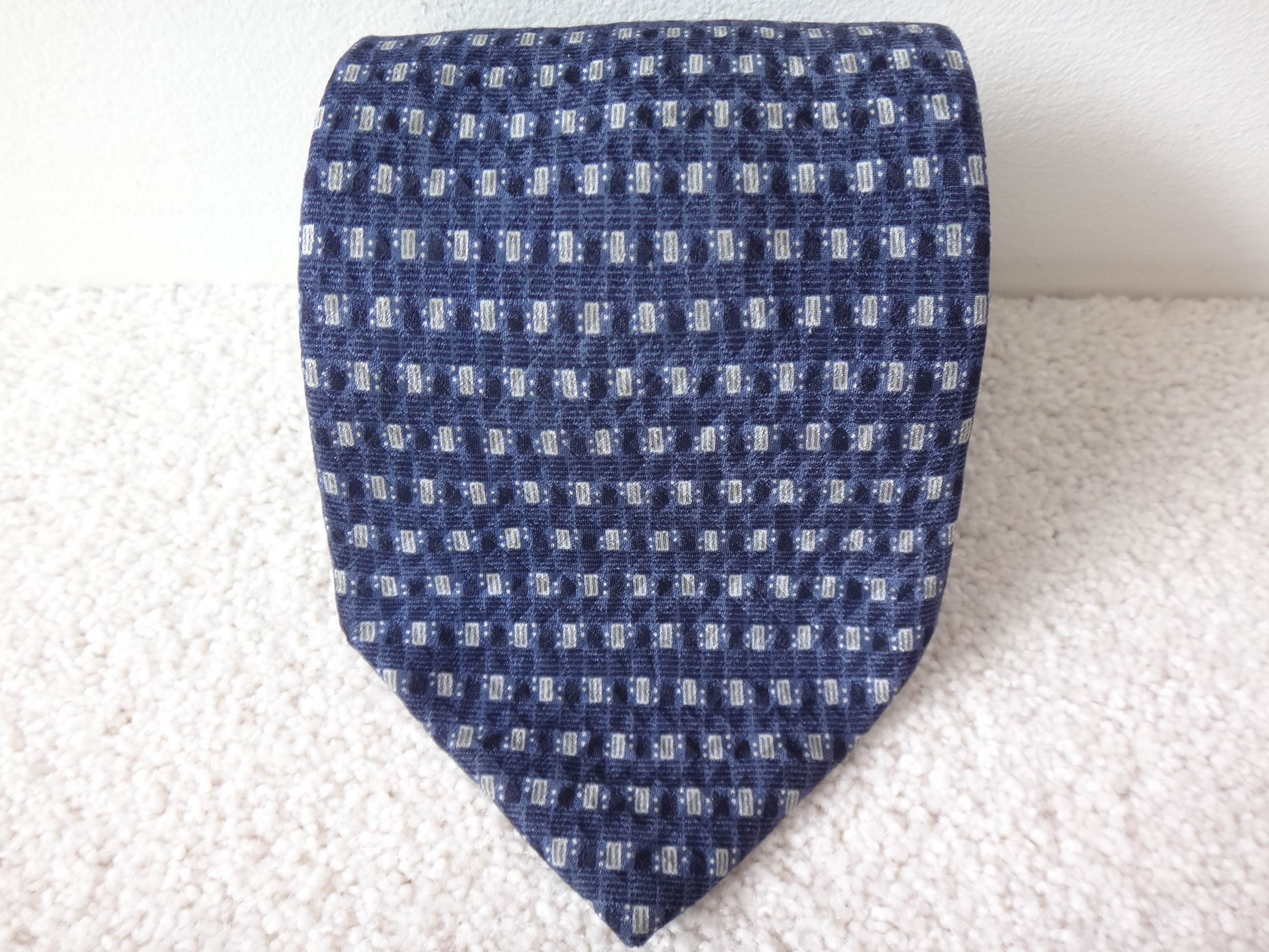 ✅♻️GEOFFREY BEENE Men's Blue & White Pattern Silk Tie