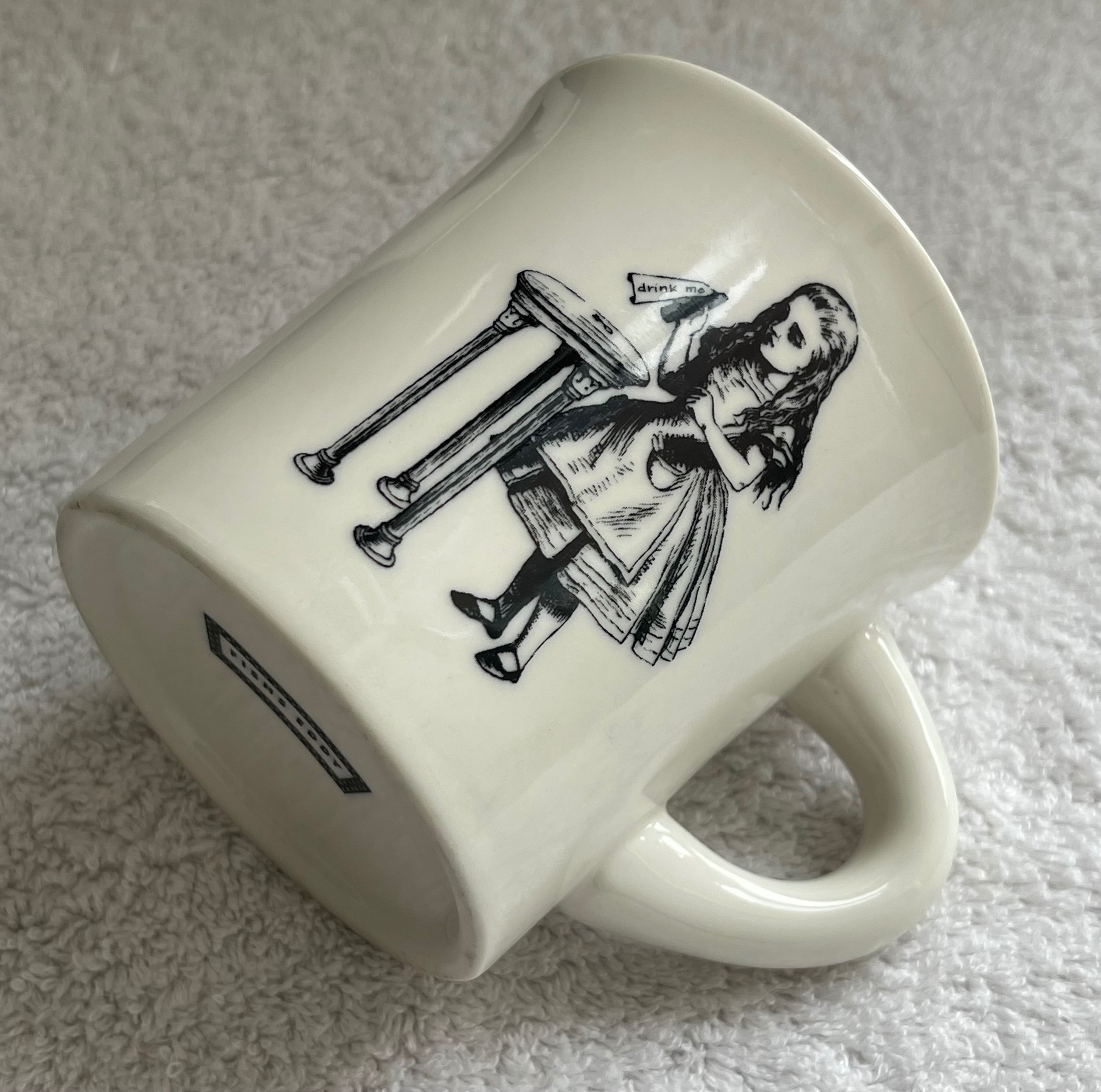Fishs Eddy Alice in Wonderland Mug (Drink Me) - photo 2