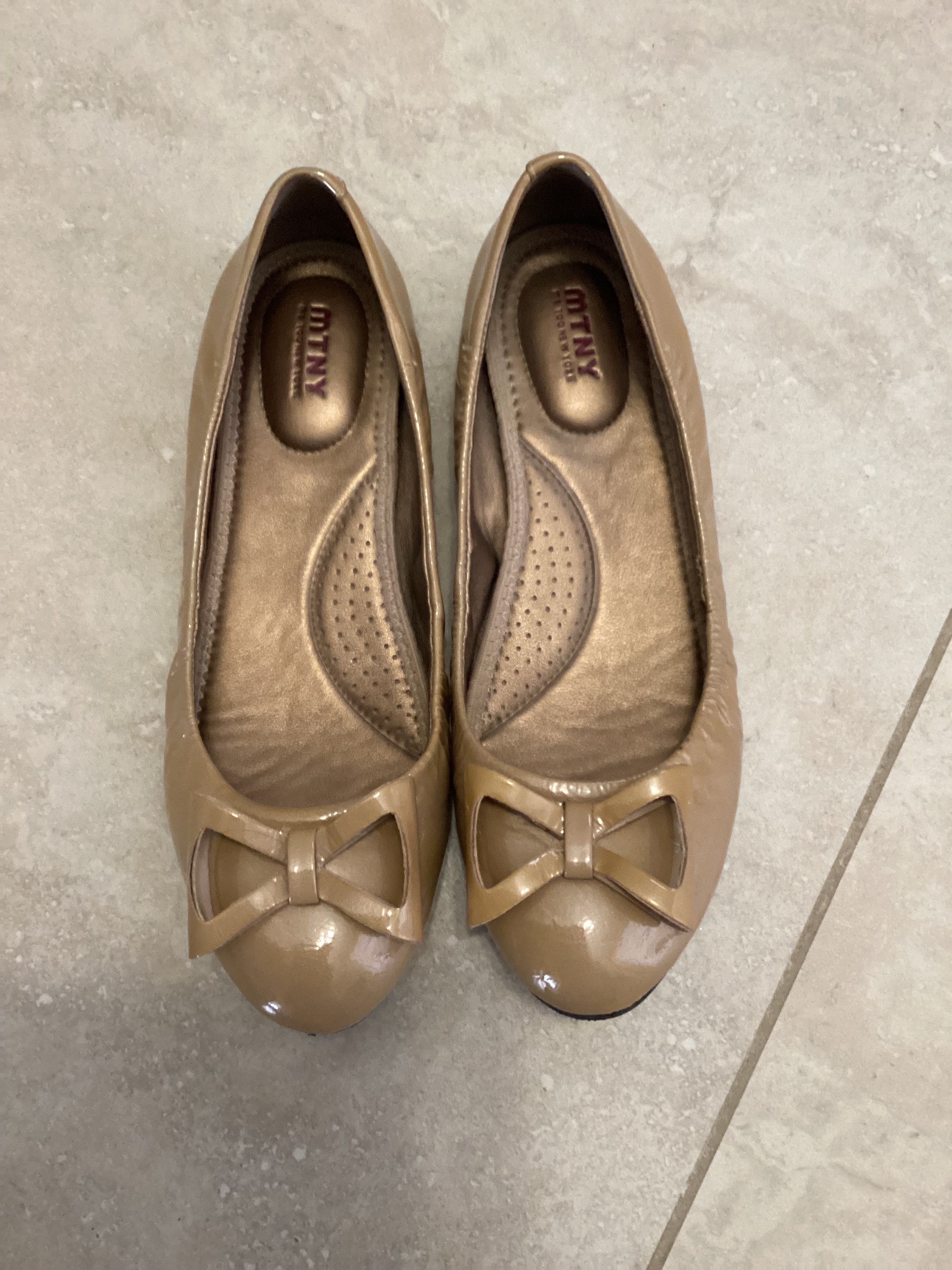 CAMEL PATENT LEATHER BALLET FLATS