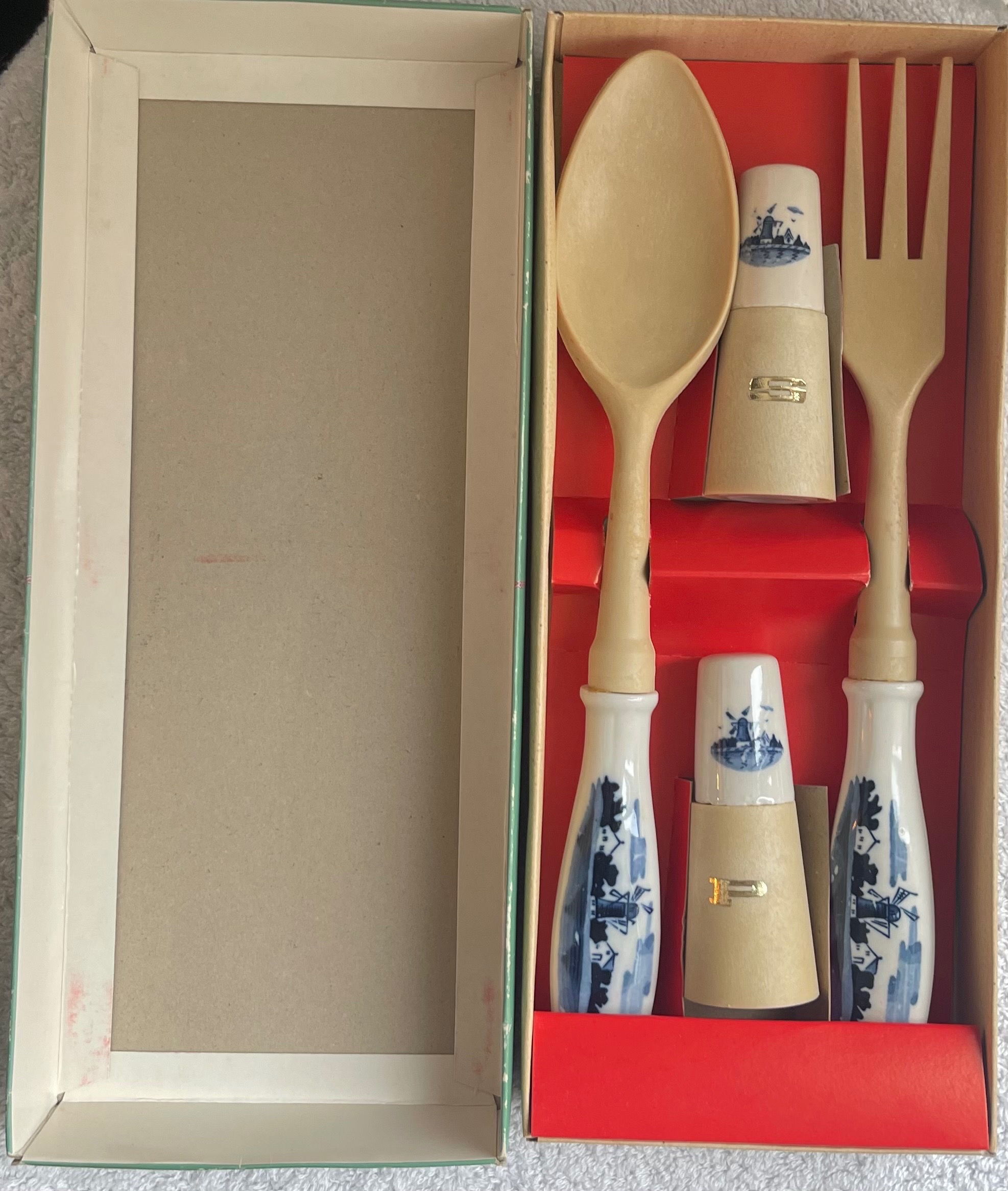 Vintage 4-Pc Elesva Windmill Salad Server Set (Boxed) - photo 2