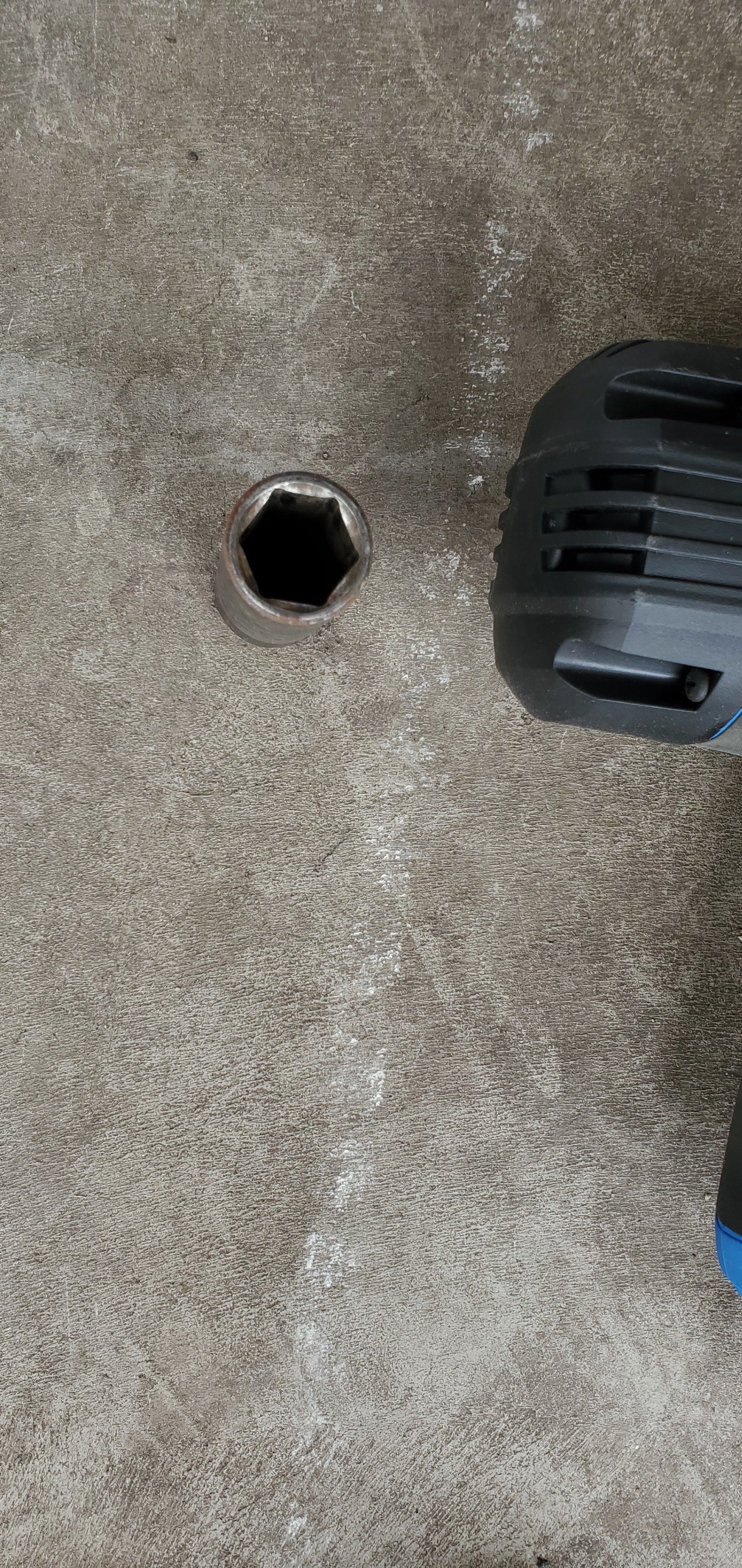 Mastercraft 1/2 corded impact wrench and 21mm socket - photo 4