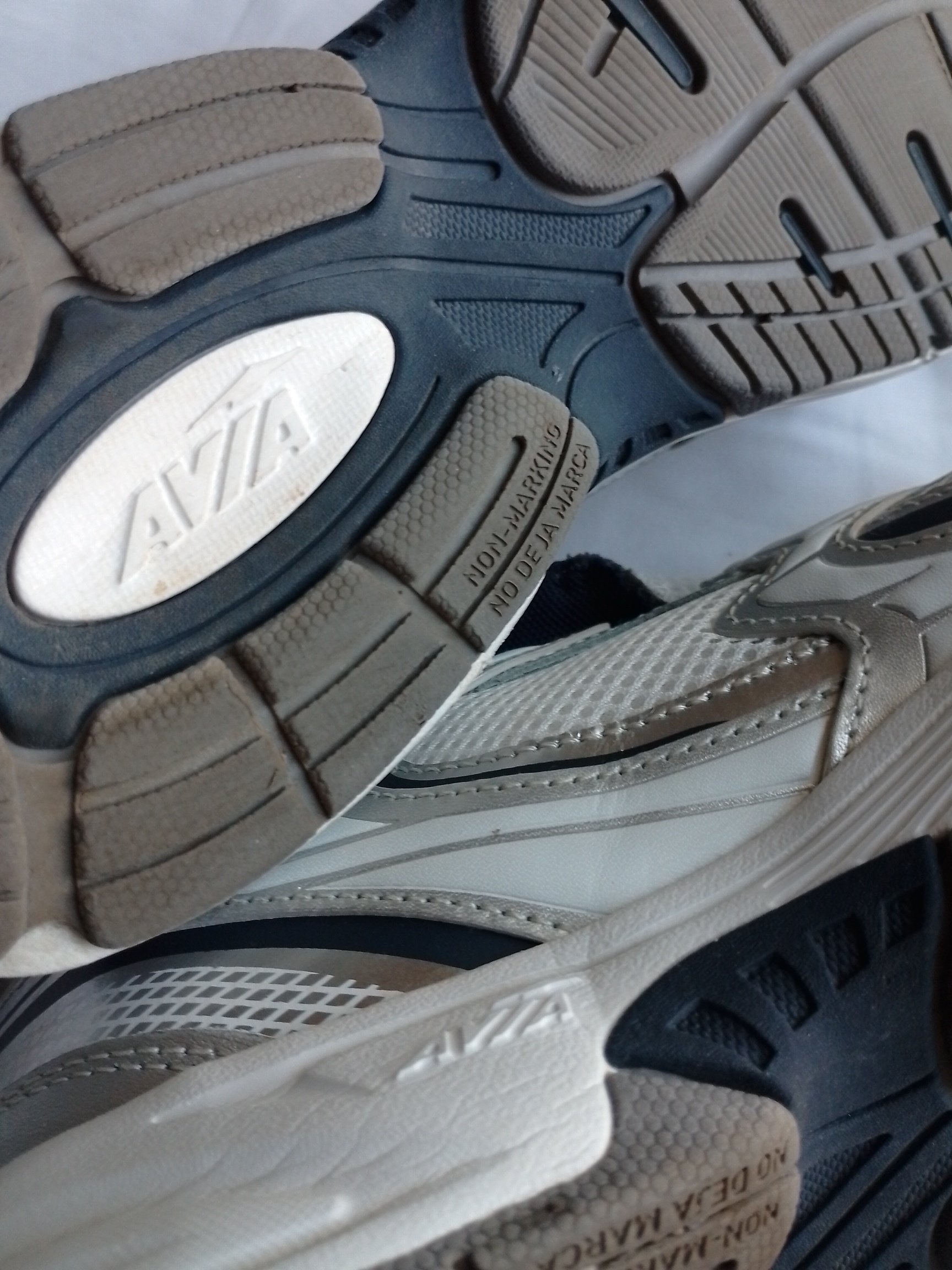 Avia 5000 White Running Shoes - Size 9 - photo 2