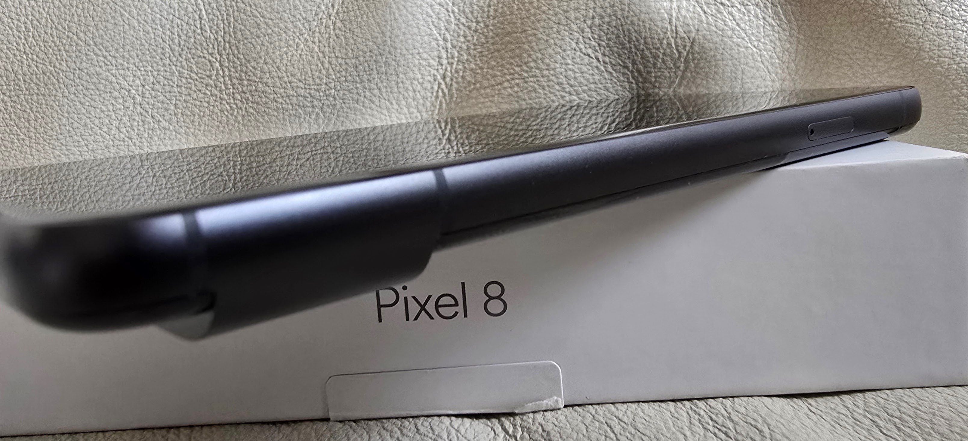 New condition Google Pixel 8 black Unlocked dual sim sold in box - photo 4