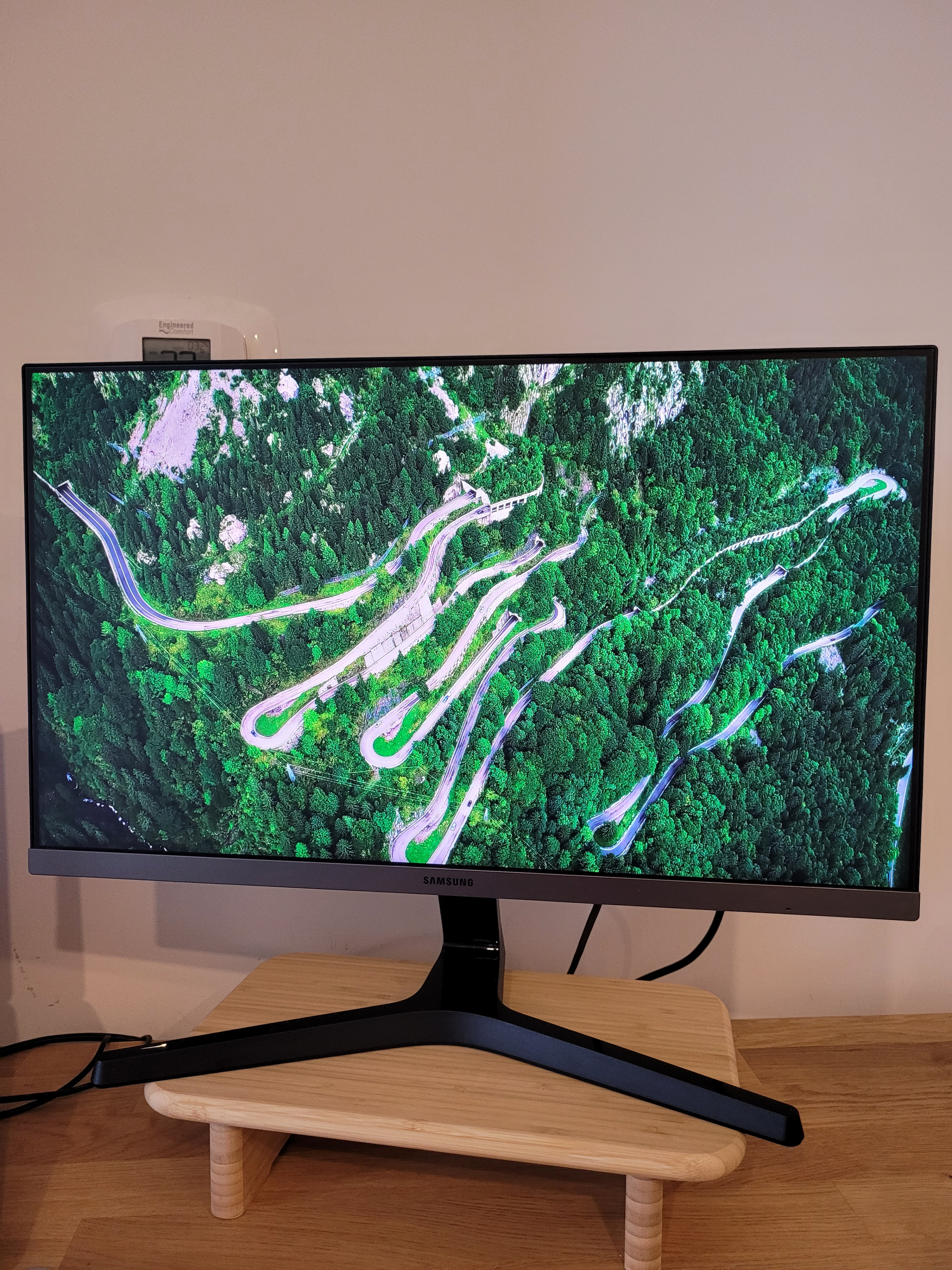 Samsung 24" FHD Bezel-Less Monitor (75Hz, Game Mode) - photo 2