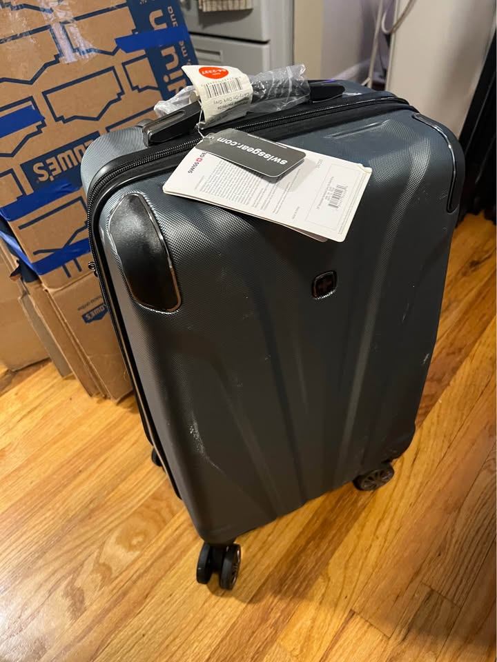 SWISSGEAR Cascade Hardside Carry On Suitcase - Dark Gray