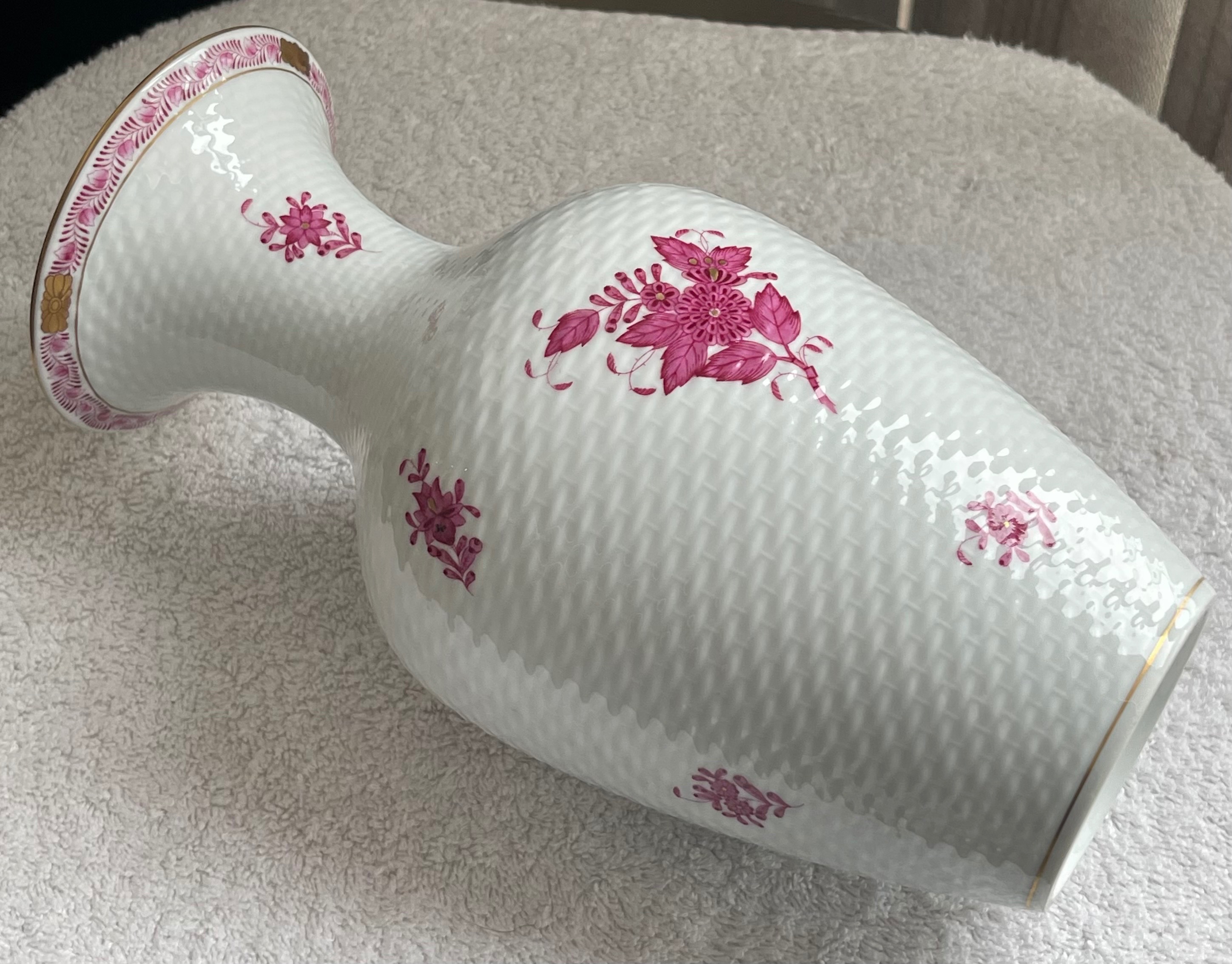 Herend Hungary 10" Raspberry Porcelain Vase - photo 2