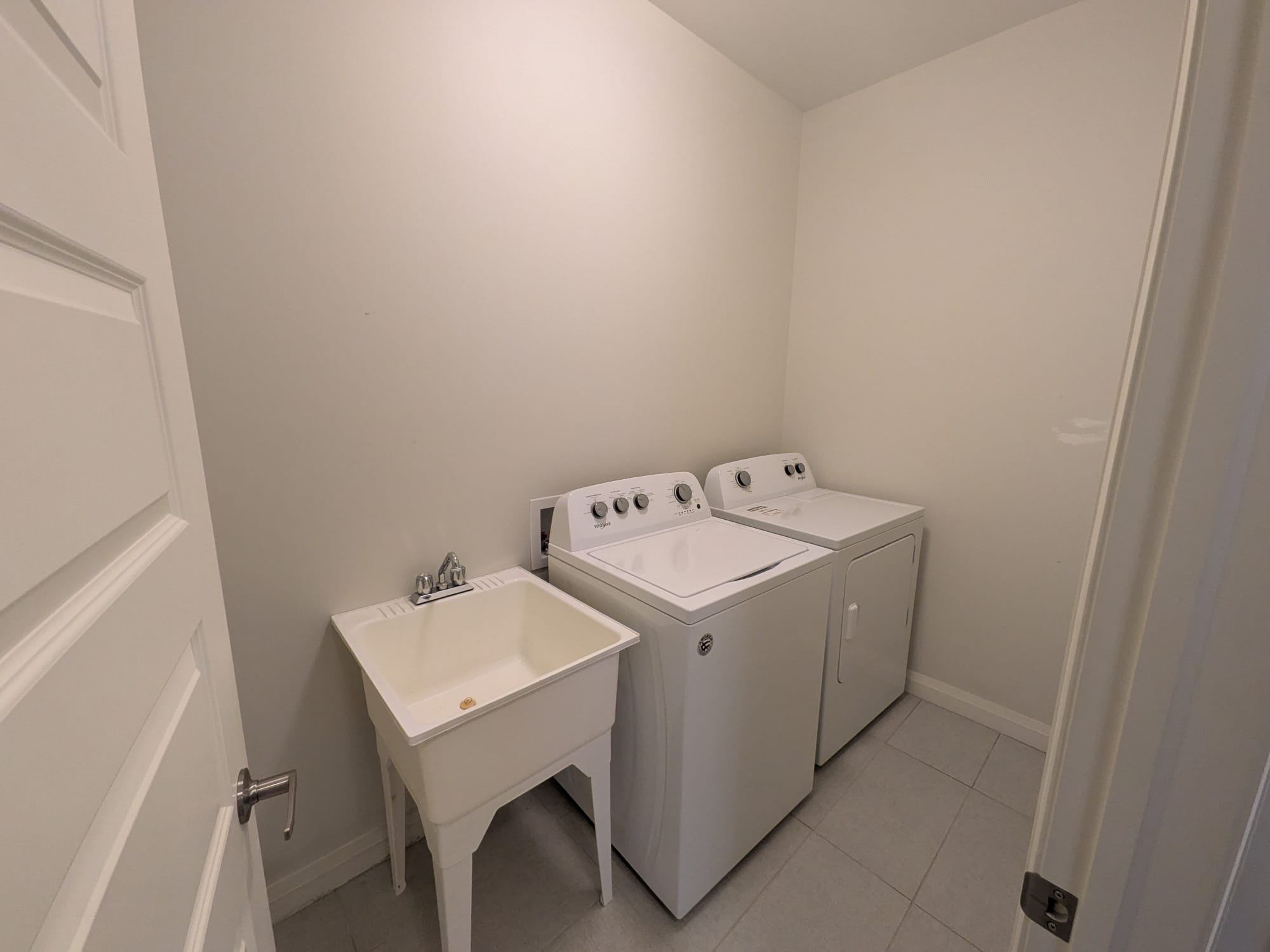 Modern 3-Bed Townhouse in South London - $2,700/mo - photo 2