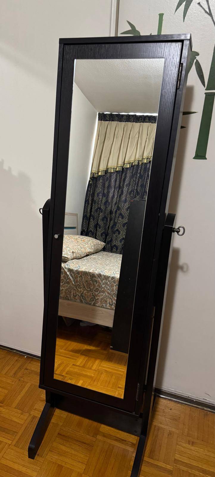 2-in-1 mirror and Jewelry Storage