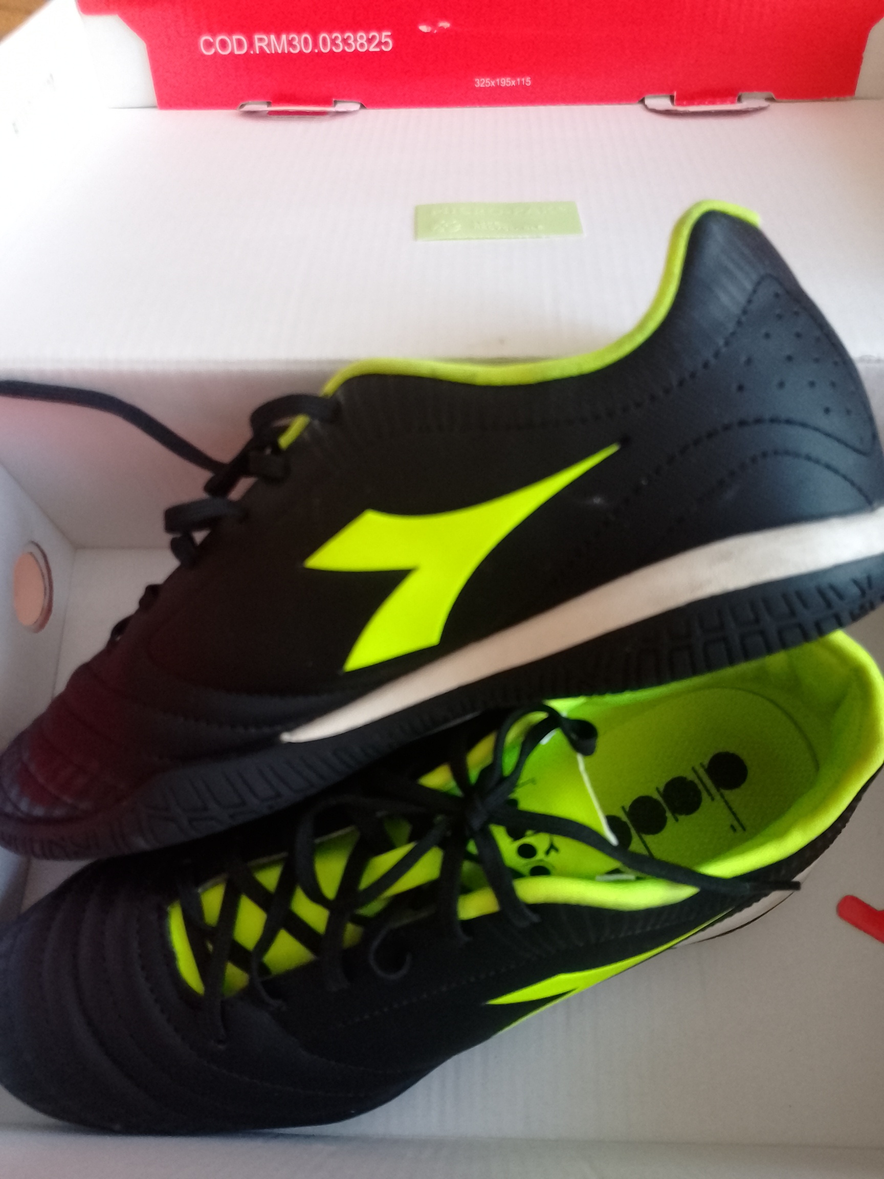 Diadora Futsal Shoes - Black & Neon Green, size 7, indoor soccer - photo 5