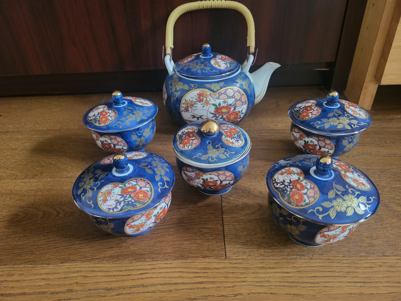 Tea Set – Blue Floral Porcelain, 1 Teapot + 5 Lidded Cups