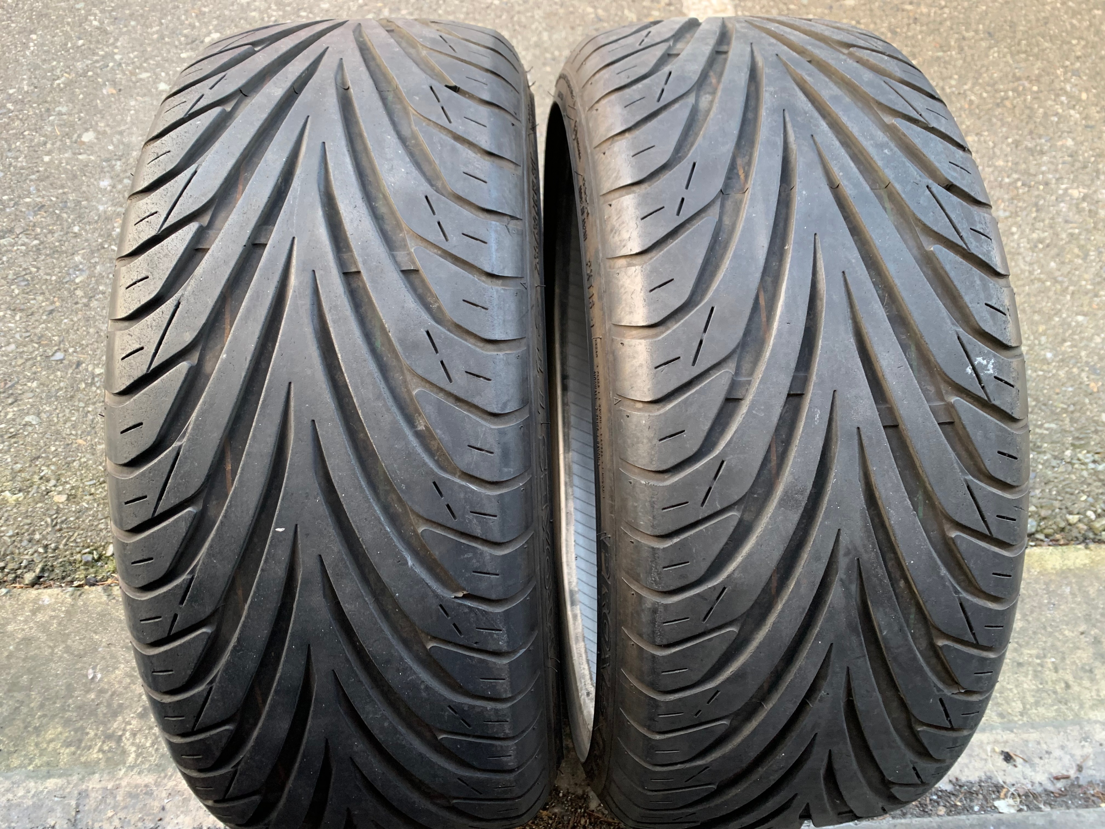 PAIR of 235/35/19 91Y Toyo Proxes T1-S with 90% tread