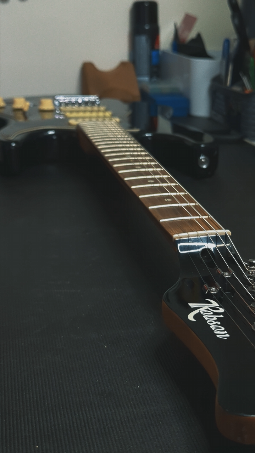 The Black Strat (Robson) - photo 2