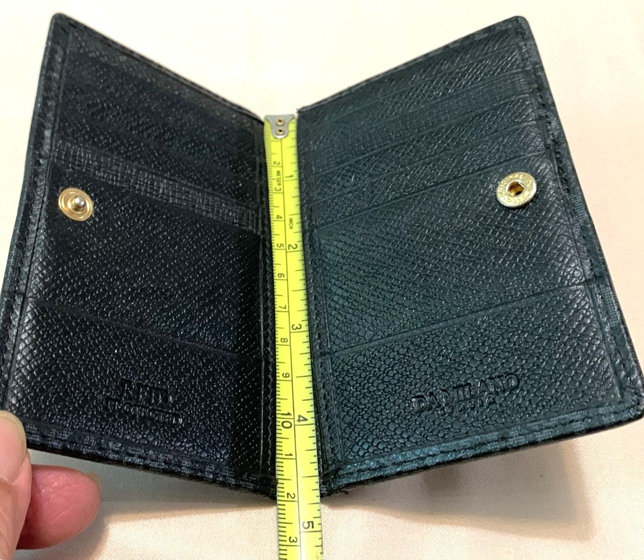 DA MILANO Saffiano Leather Slim RFID Card Holder - Like New - photo 4