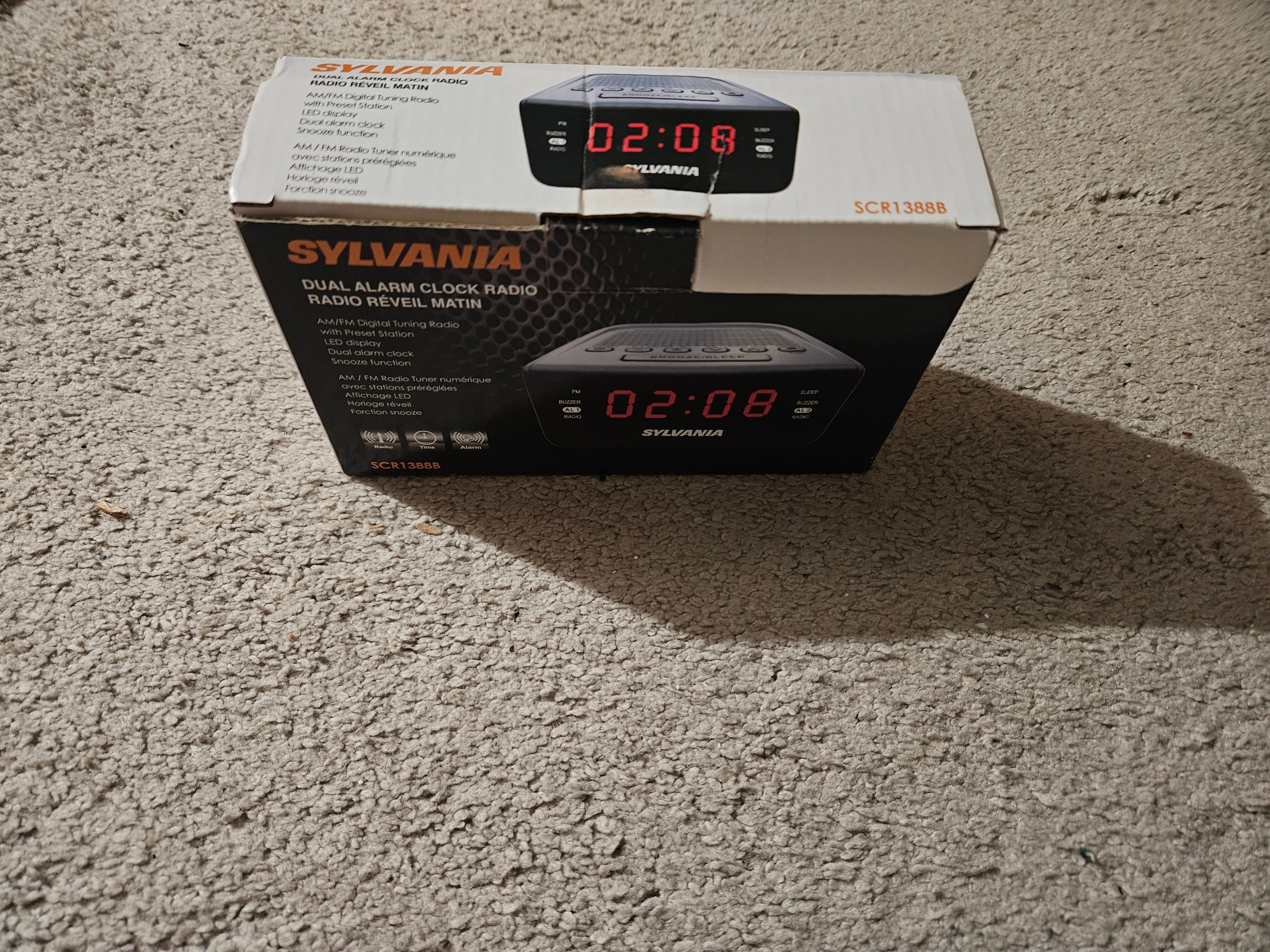 Sylvania AM/FM Digital Radio Dual Alarm Clock, Large 1.8" LED - photo 2