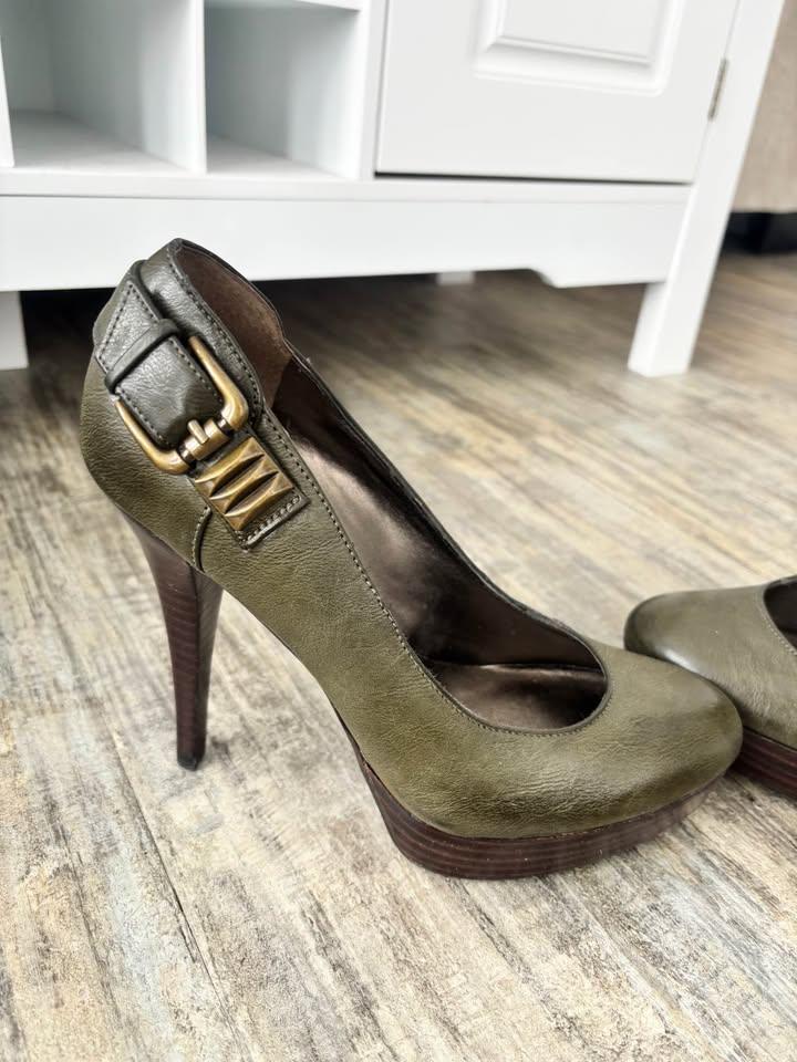 Gorgeous Size 8 high heel shoes - photo 3