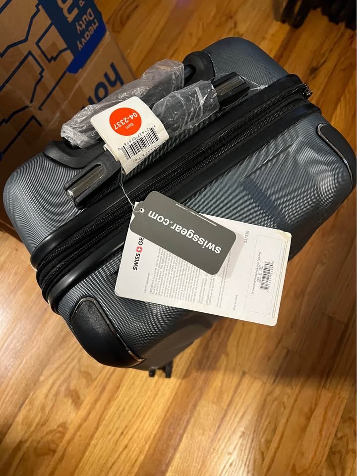 SWISSGEAR Cascade Hardside Carry On Suitcase - Dark Gray - photo 2