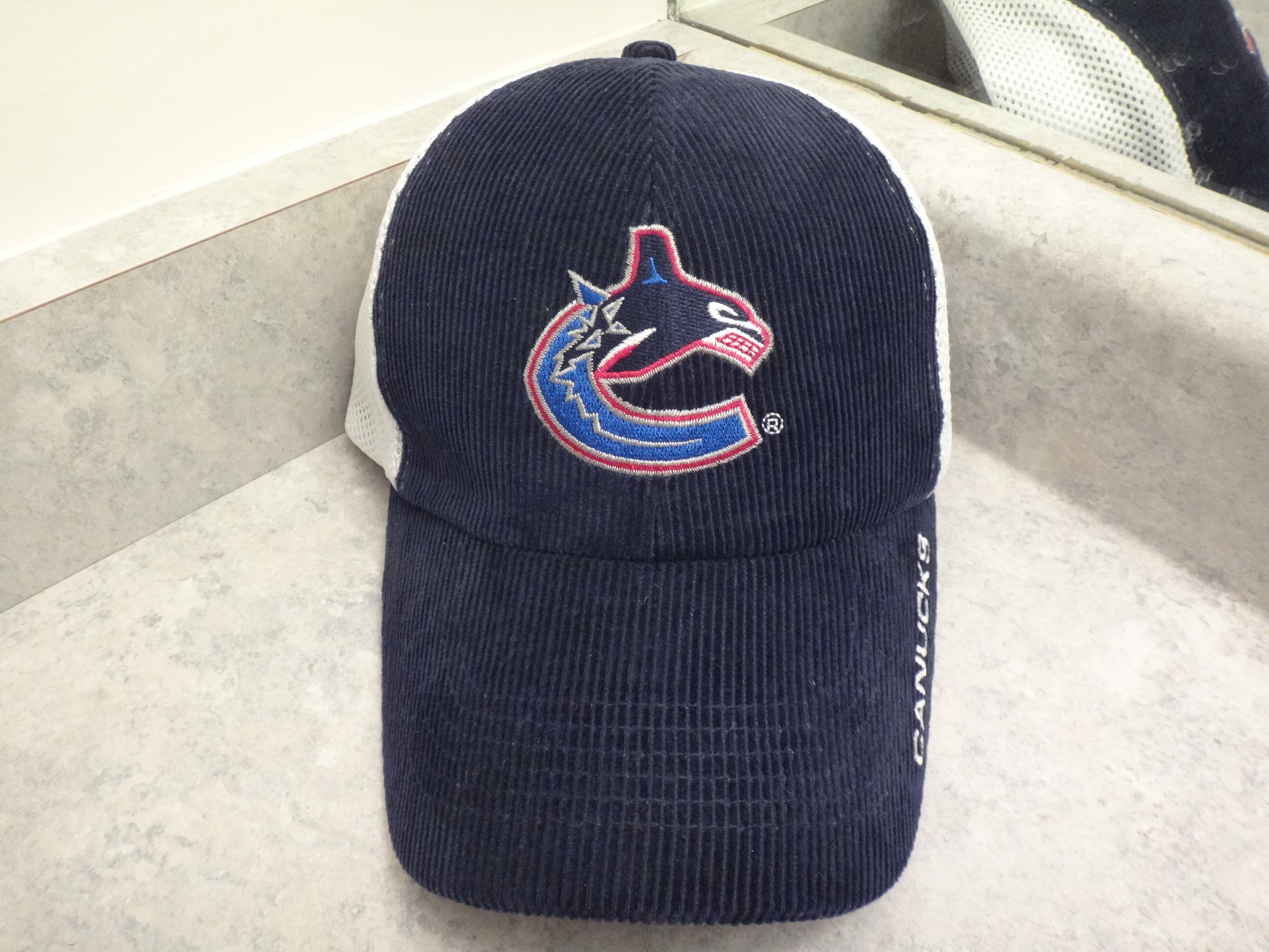 ✅🆕1997-2007 Vancouver Canucks Logo Corduroy Baseball Hat Cap NEW