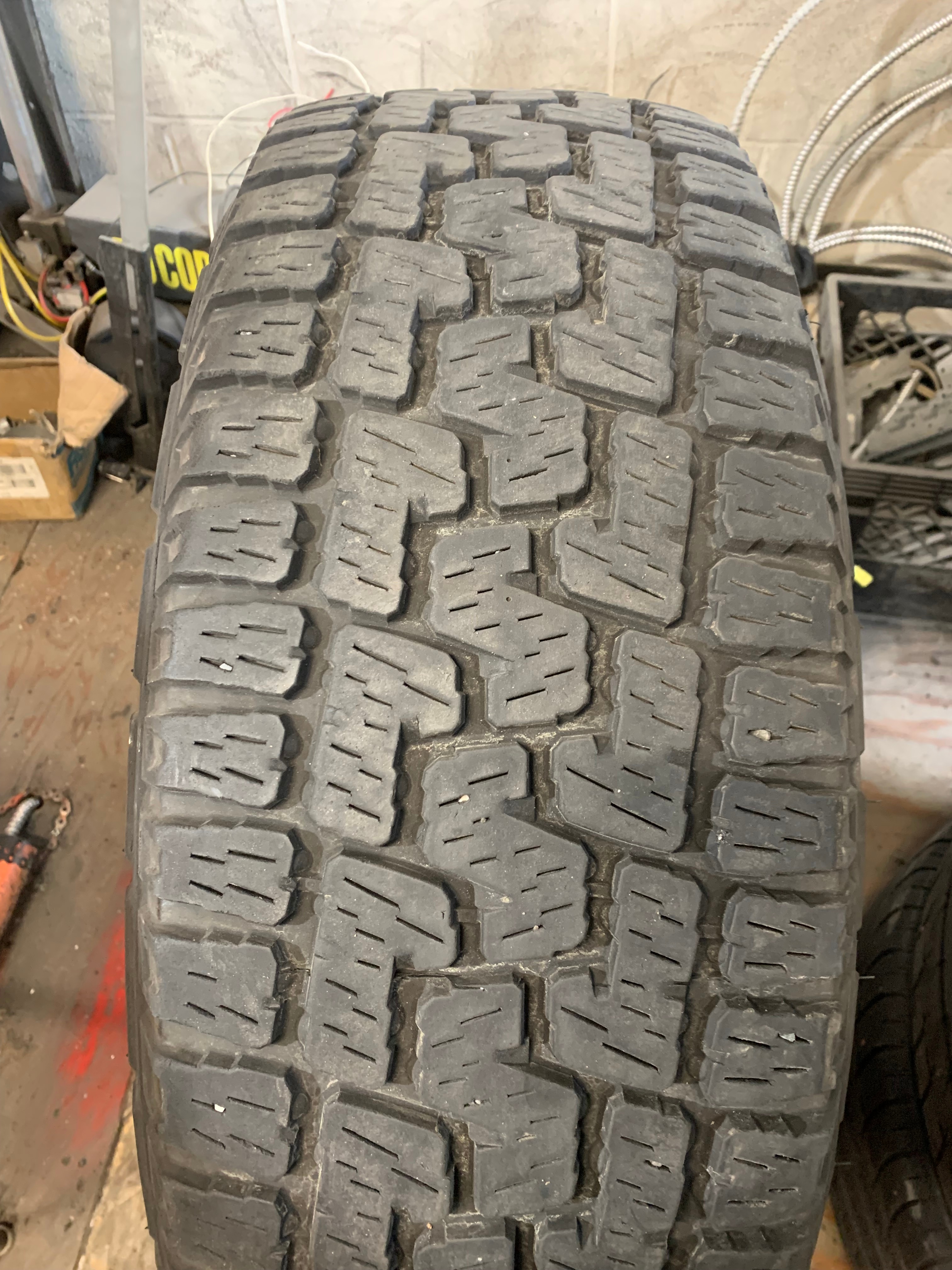 1 X single LT 275/70/18 10PR Pirelli Scorpion All Terrain Plus