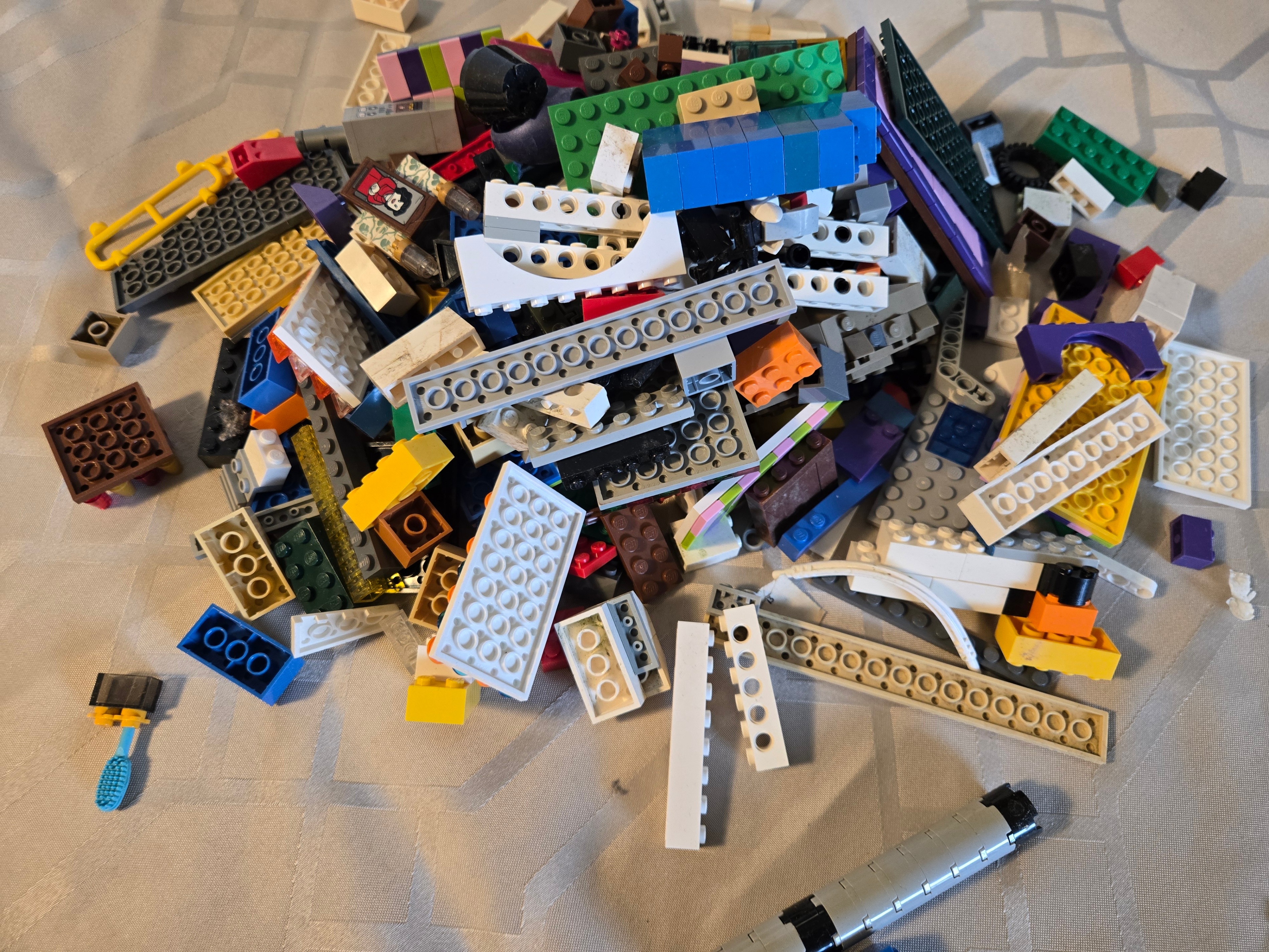 2 lb. BAGS BULK LEGO $10 EACH, BUY 5 GET 1 FREE, UNSORTED - photo 5
