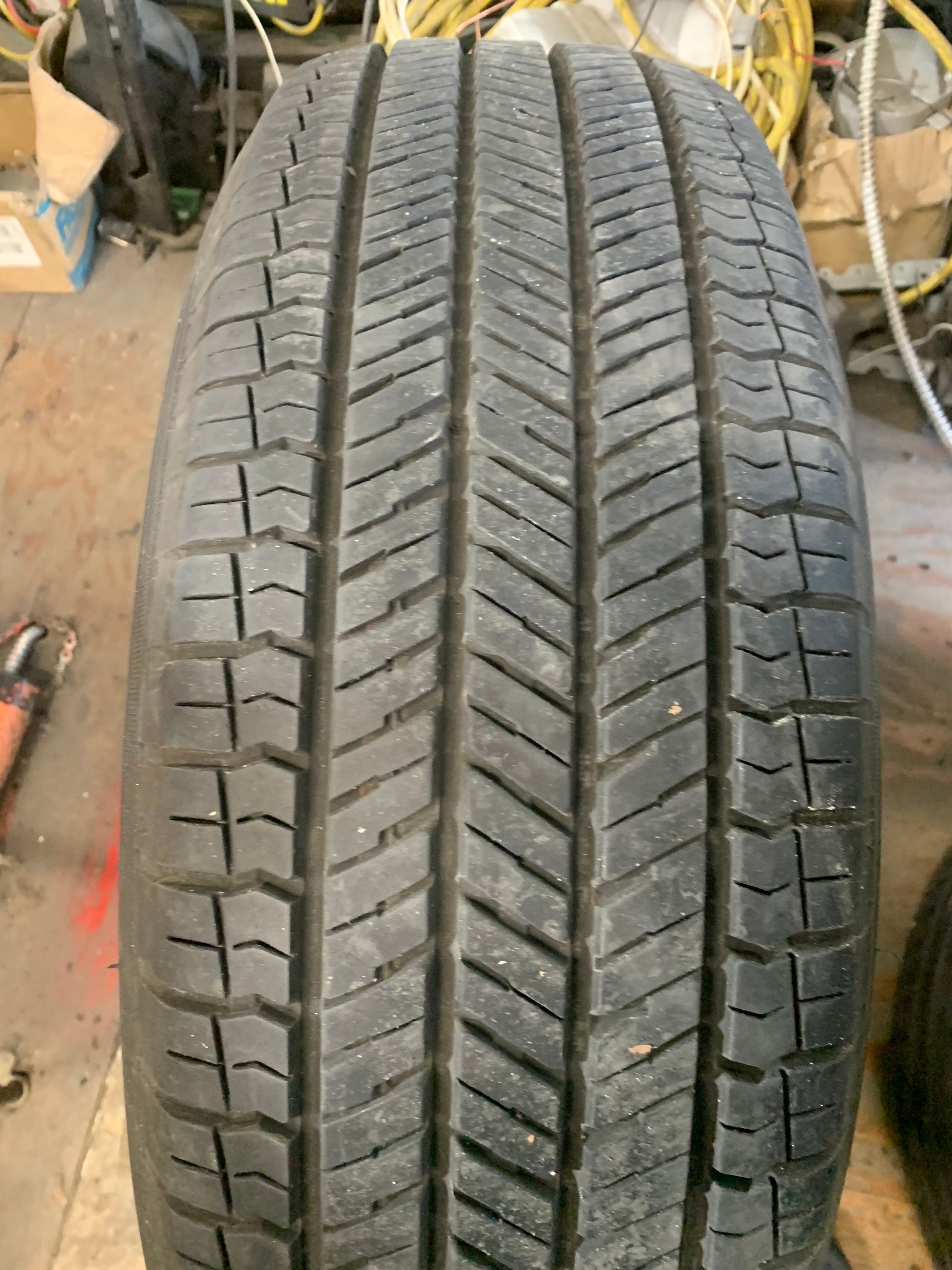1 x single 225/65/17 M+S Yokohama Geolandar G91A with 80% tread