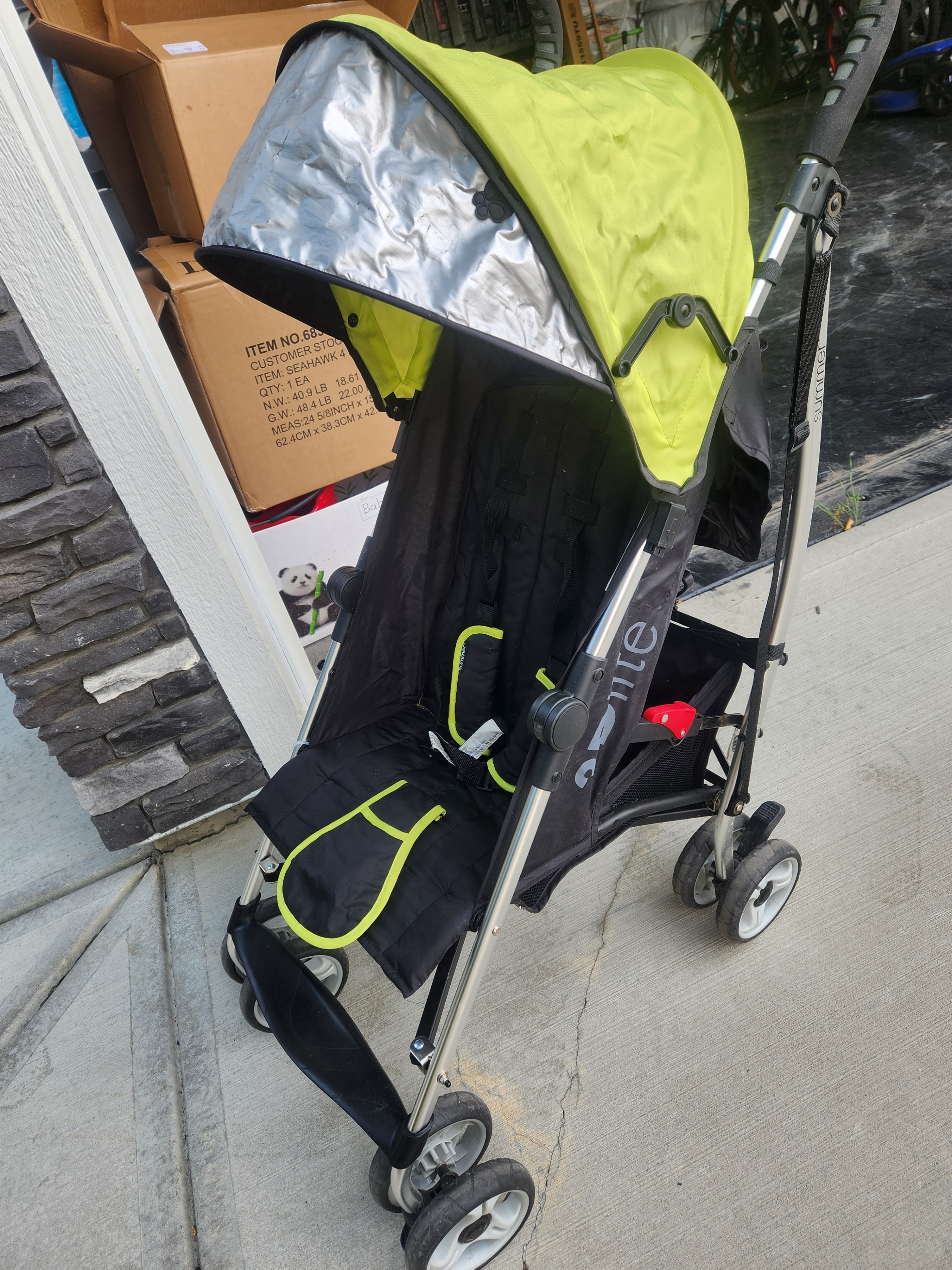 Includes an extra-large storage basket - photo 2