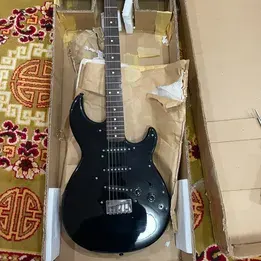 Yamaha SE200 Electric Guitar