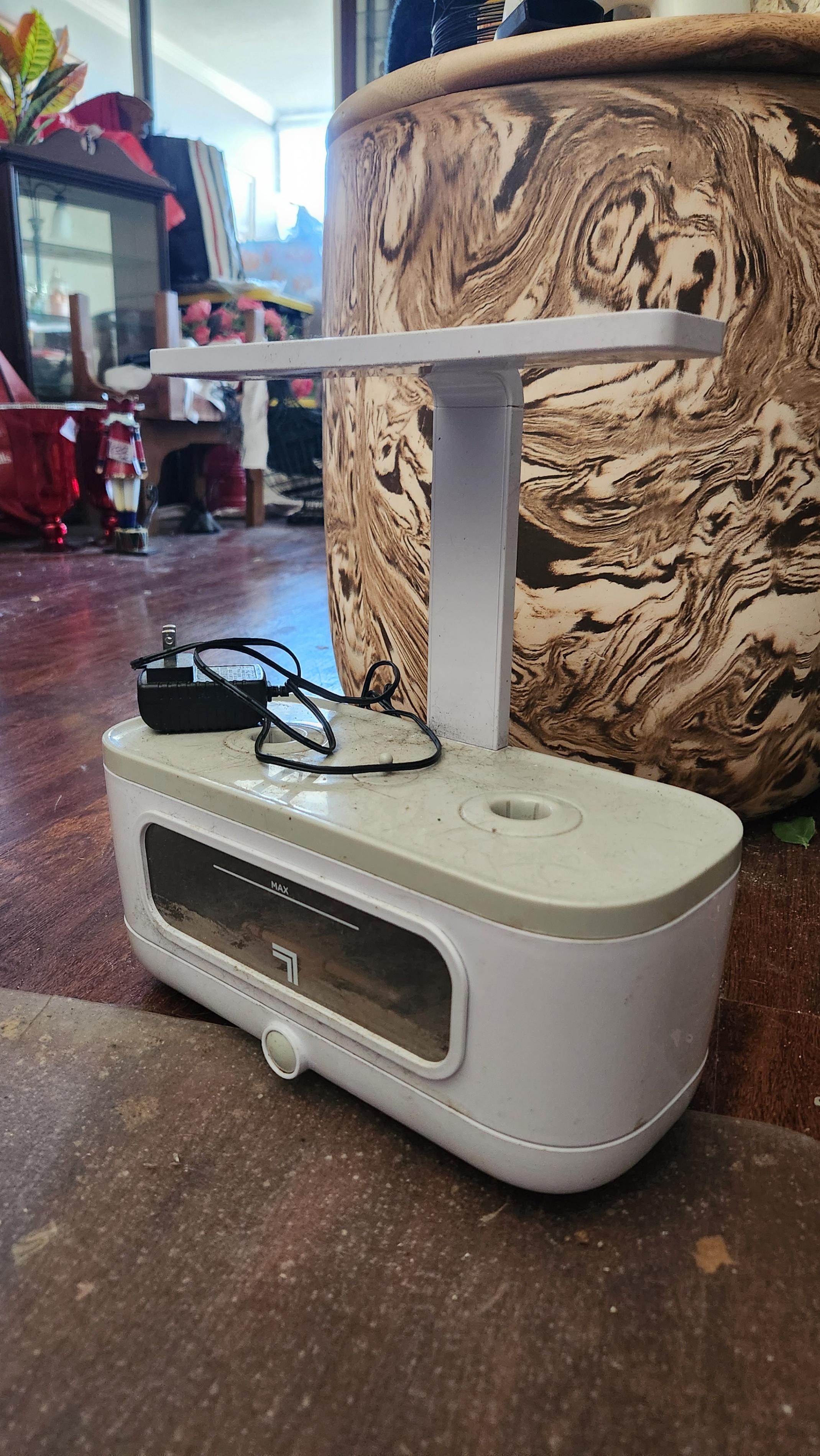 Hydroponic system with power cord