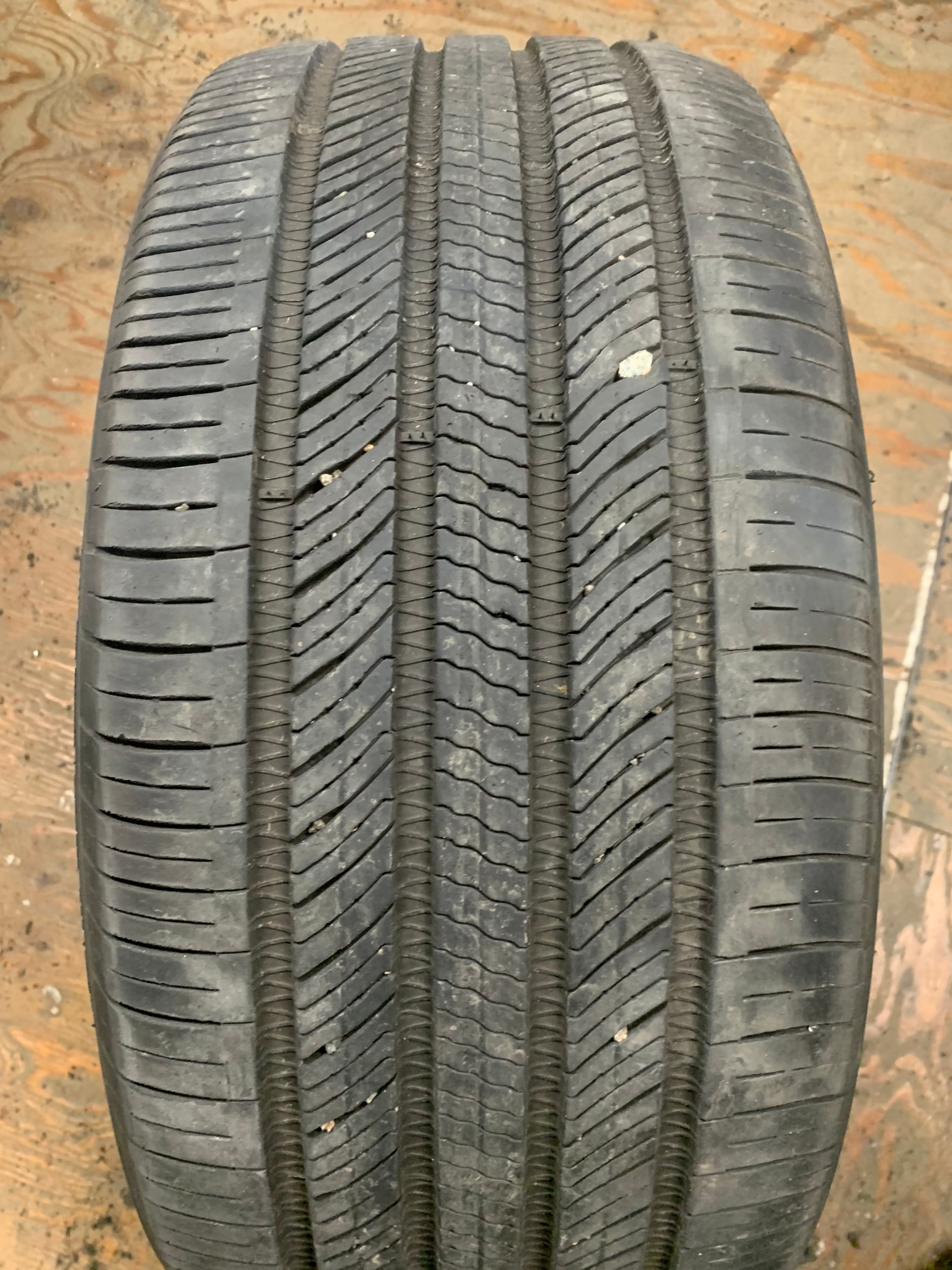 PAIR of 255/35/21 98W M+S Hankook Ion evo A/S SUV with 80/90%