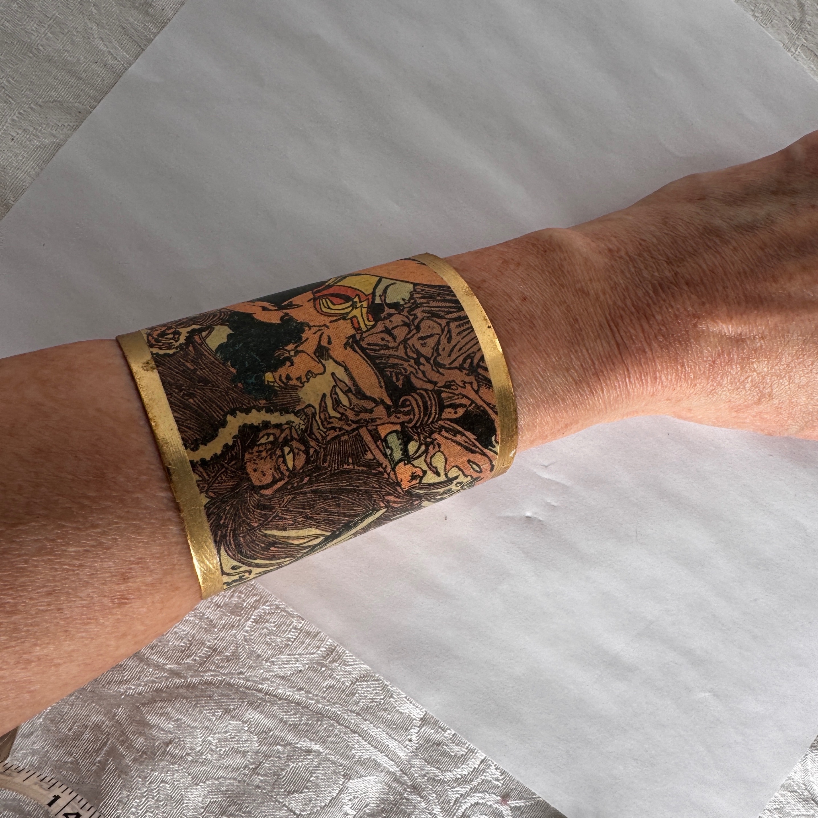 Wonder Woman Cuff Bracelet - photo 4