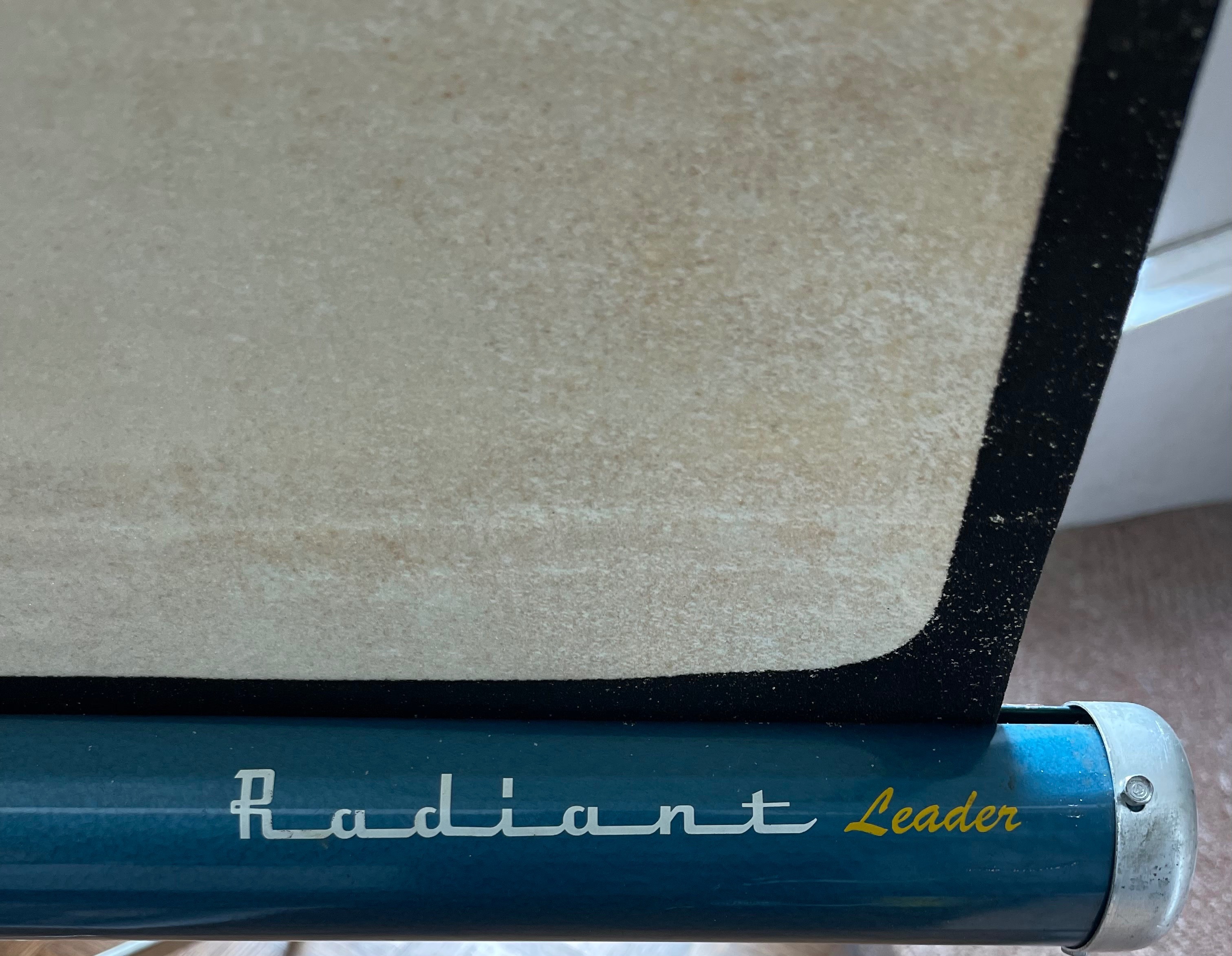 Vintage Radiant Leader Projector Screen (40x40 / 30x40) - photo 4