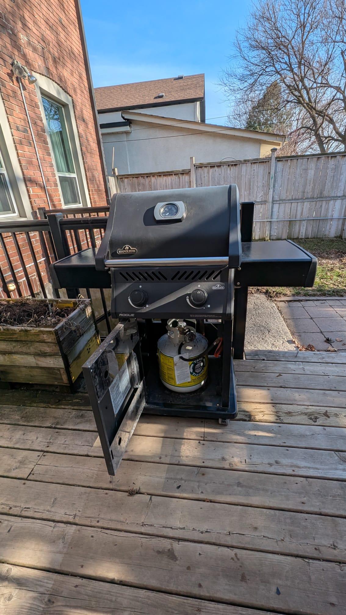 Napoleon Rogue Gas BBQ Grill - photo 2