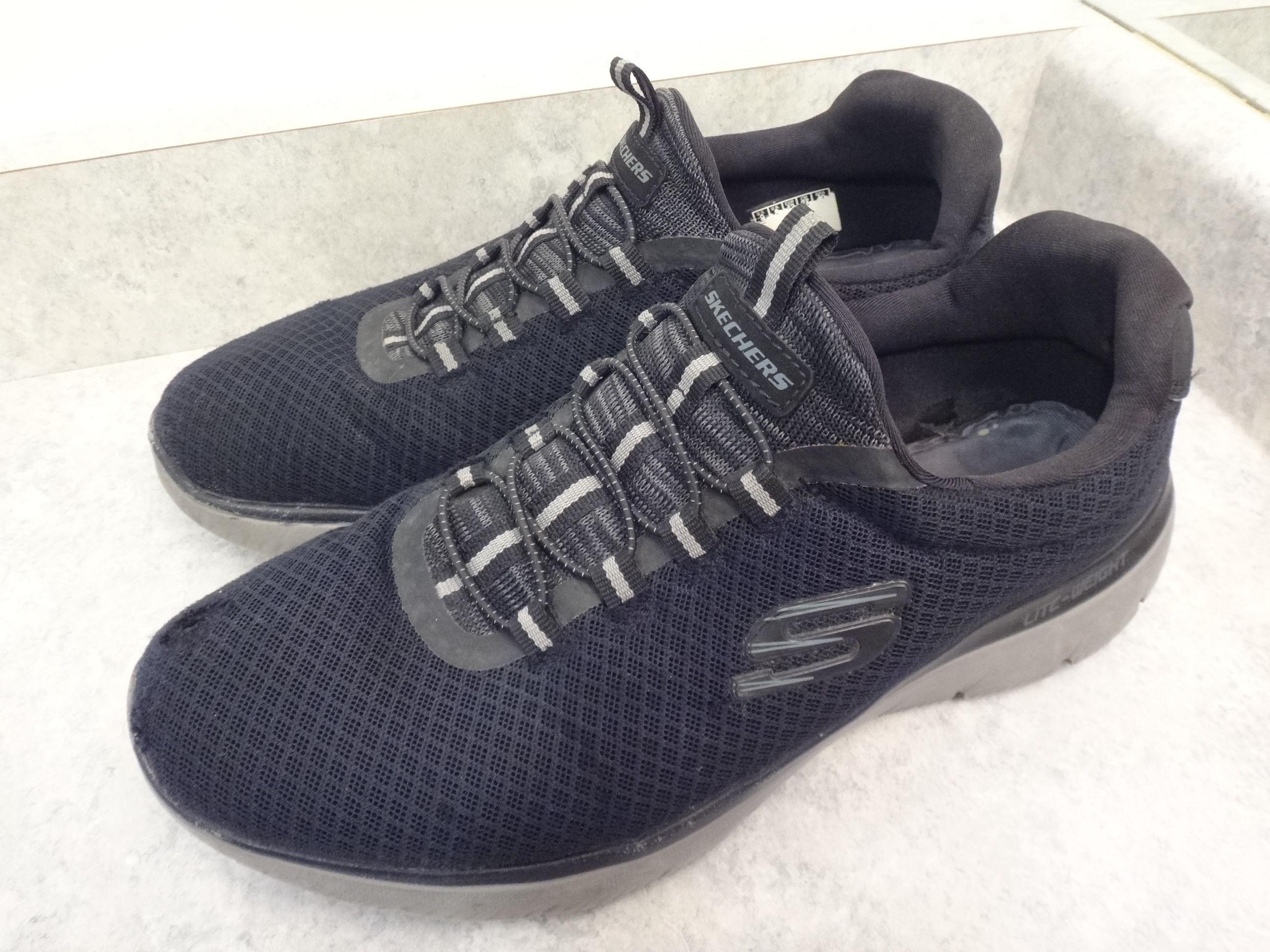 ✅♻️SKECHERS Men's 9 Slip On Black Sneakers Shoes