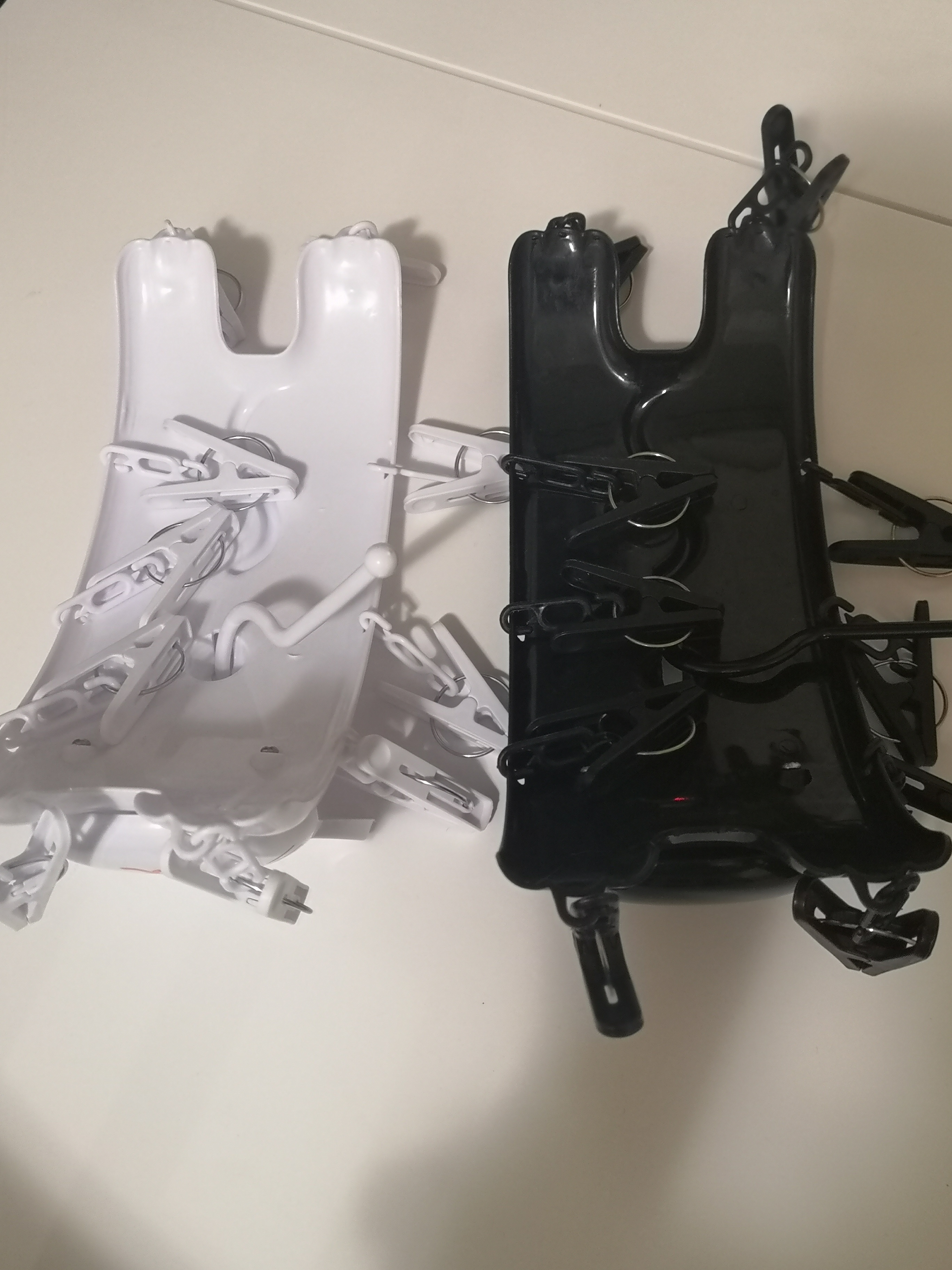 Take Both! Cat-Shaped Clothes Clip Hangers - White Black - photo 2