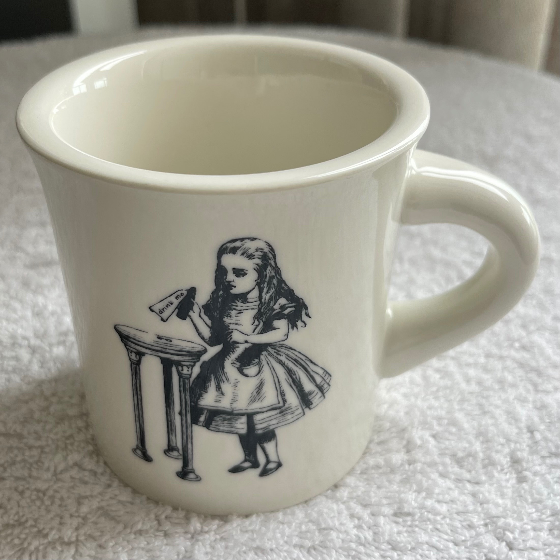Fishs Eddy Alice in Wonderland Mug (Drink Me) - photo 3