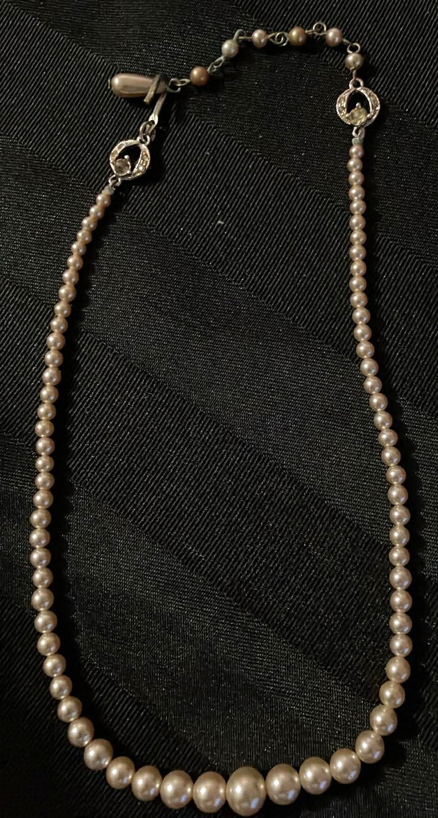 Vintage Necklace with Graduated Off White Pearls not real - 14"