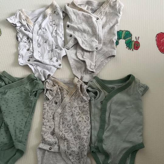 Carter used newborn (0-3) side snap onesies bundle