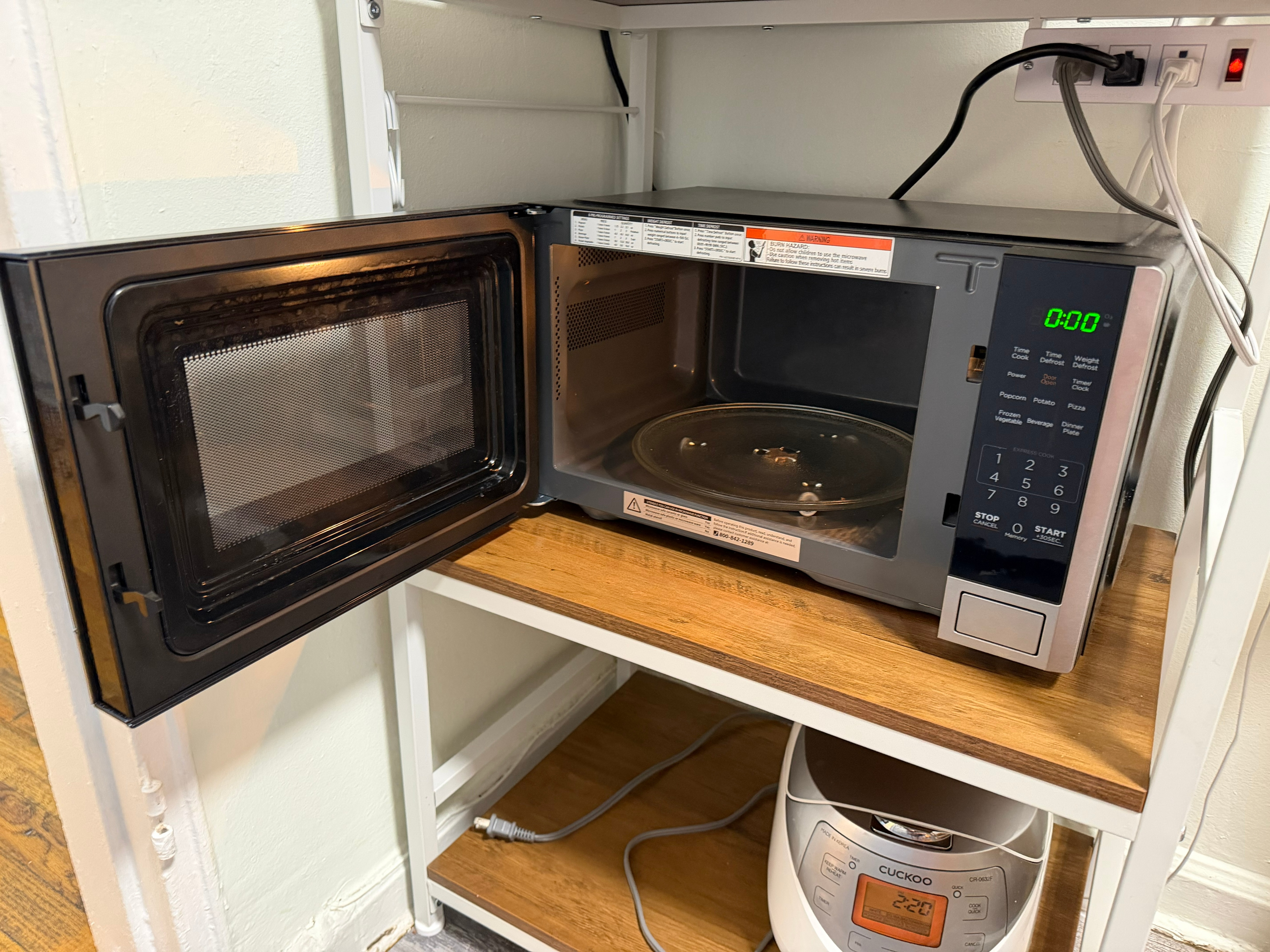 BLACK+DECKER Digital Microwave Oven (0.9 Cu Ft, Stainless Steel) - photo 4