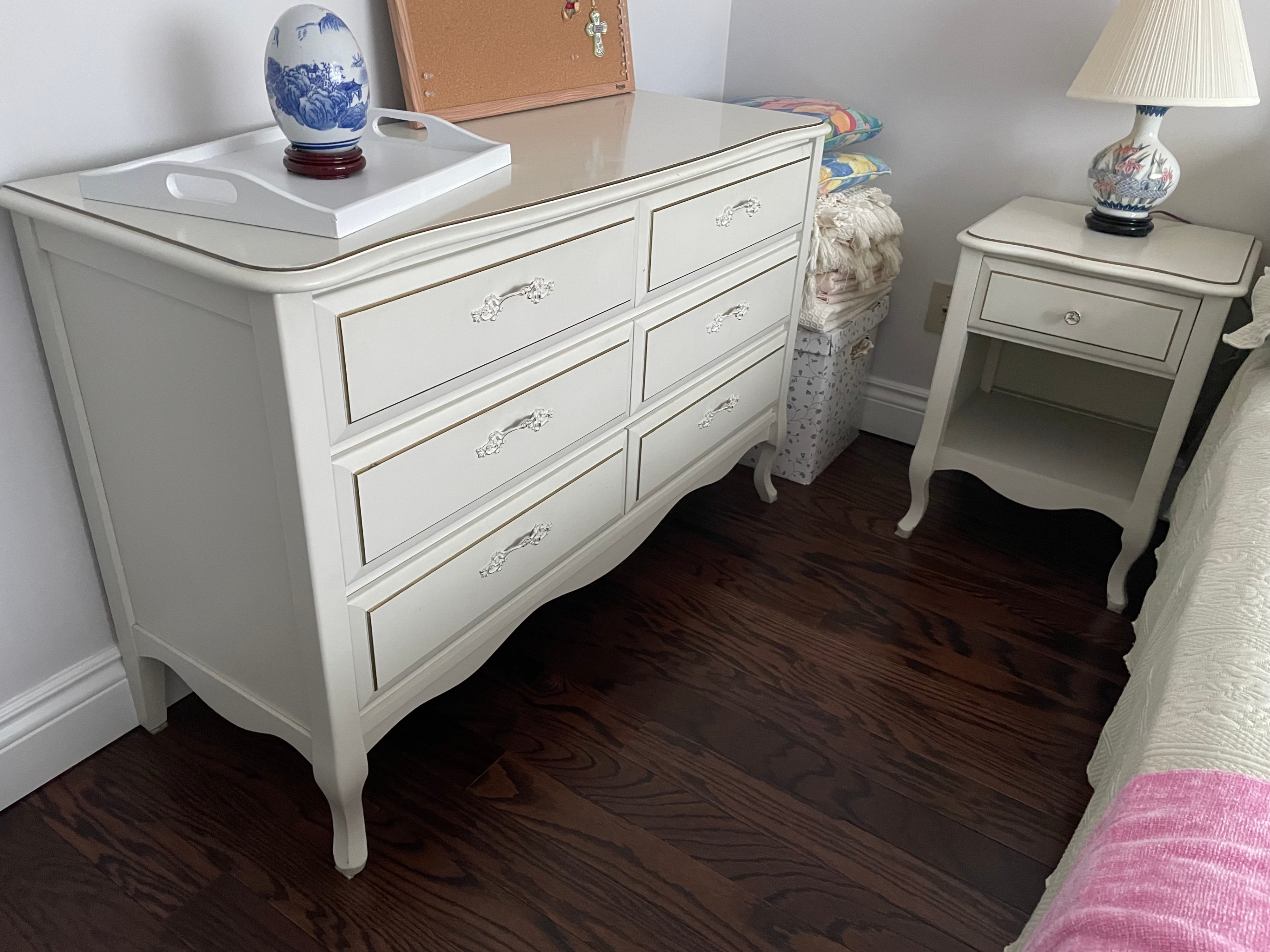 Vintage - White French Provincial 6-Drawer Dresser with Mirror