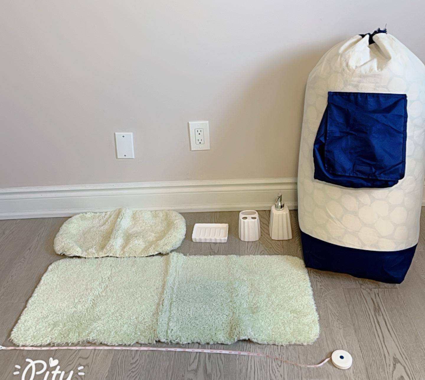 6-piece bathroom ensemble