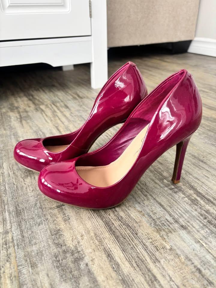 Beautiful size 8 high heels