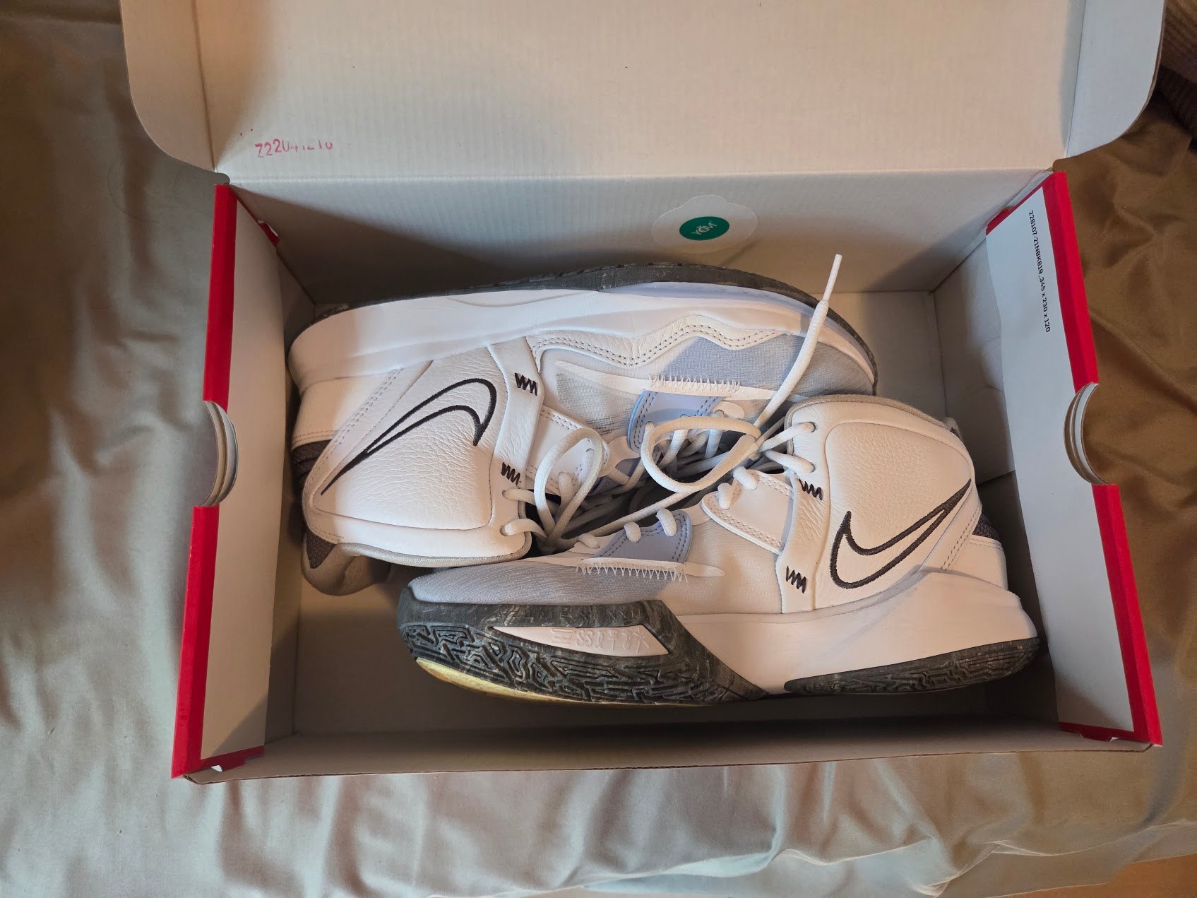 Kyrie 8 size M8.5 basketball shoes